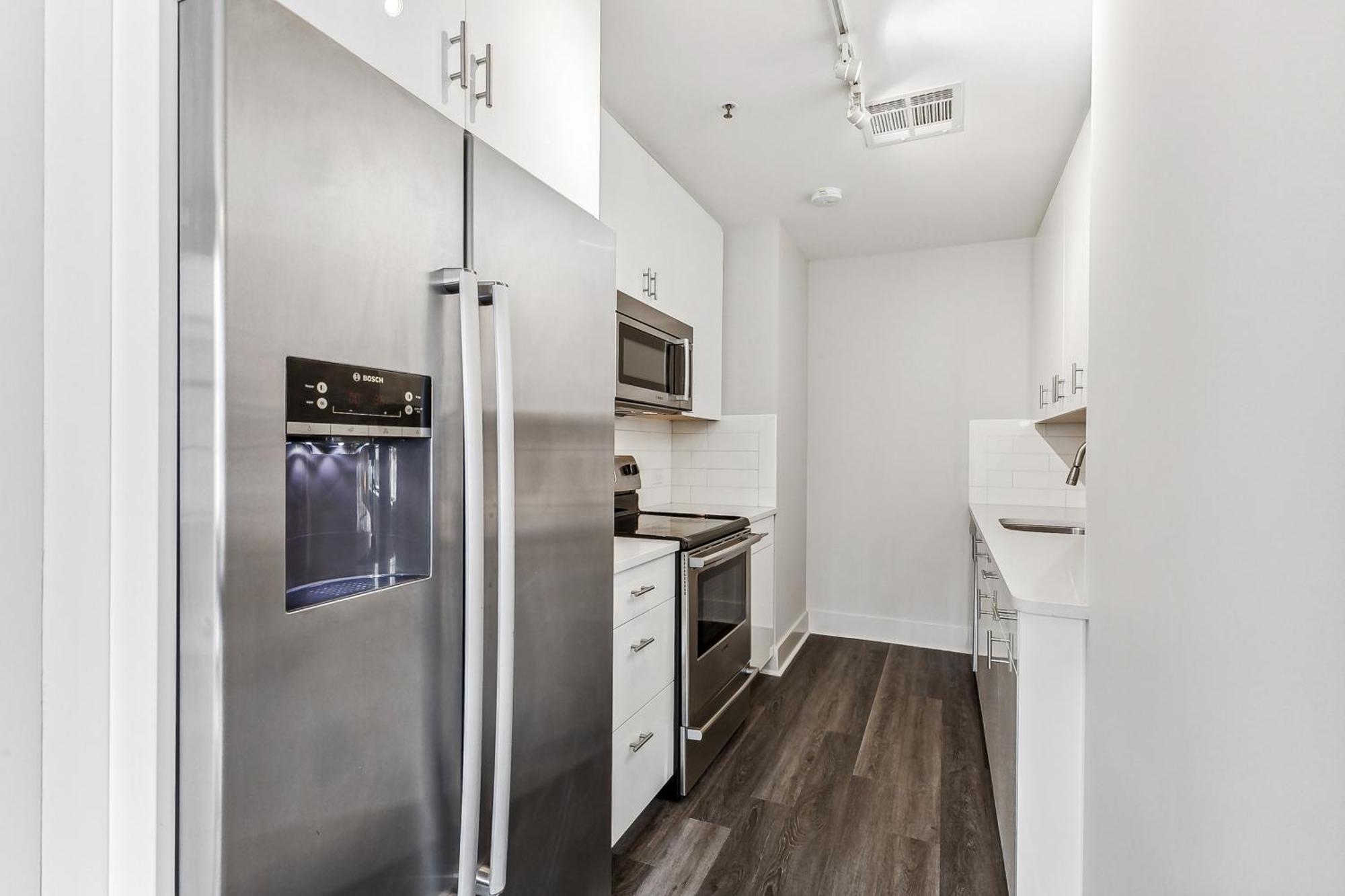 Upscale And Penthouses Close To Canal And Bourbon St *