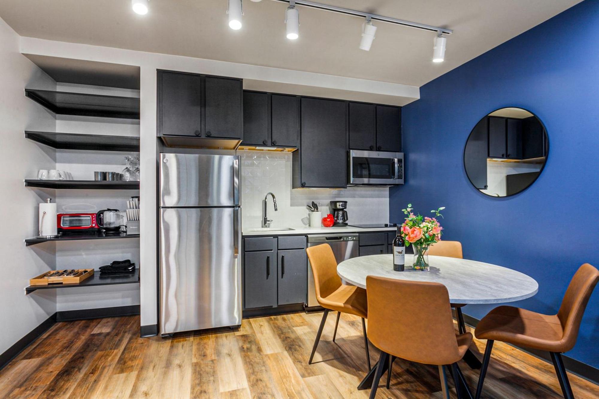 The Pelican By Hosteeva Apartment *