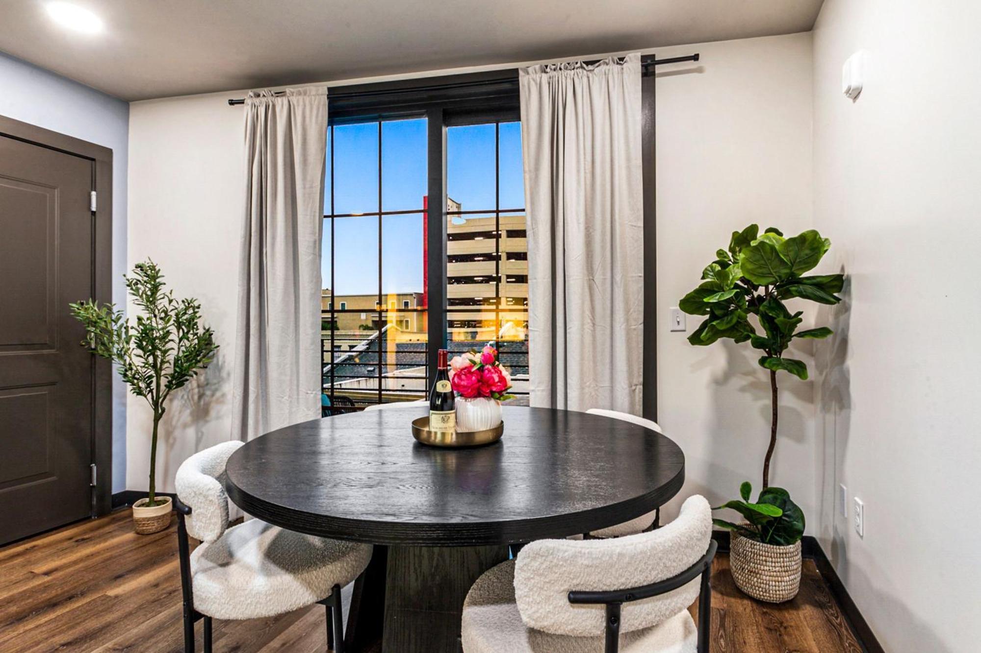 The Pelican By Hosteeva * New Orleans