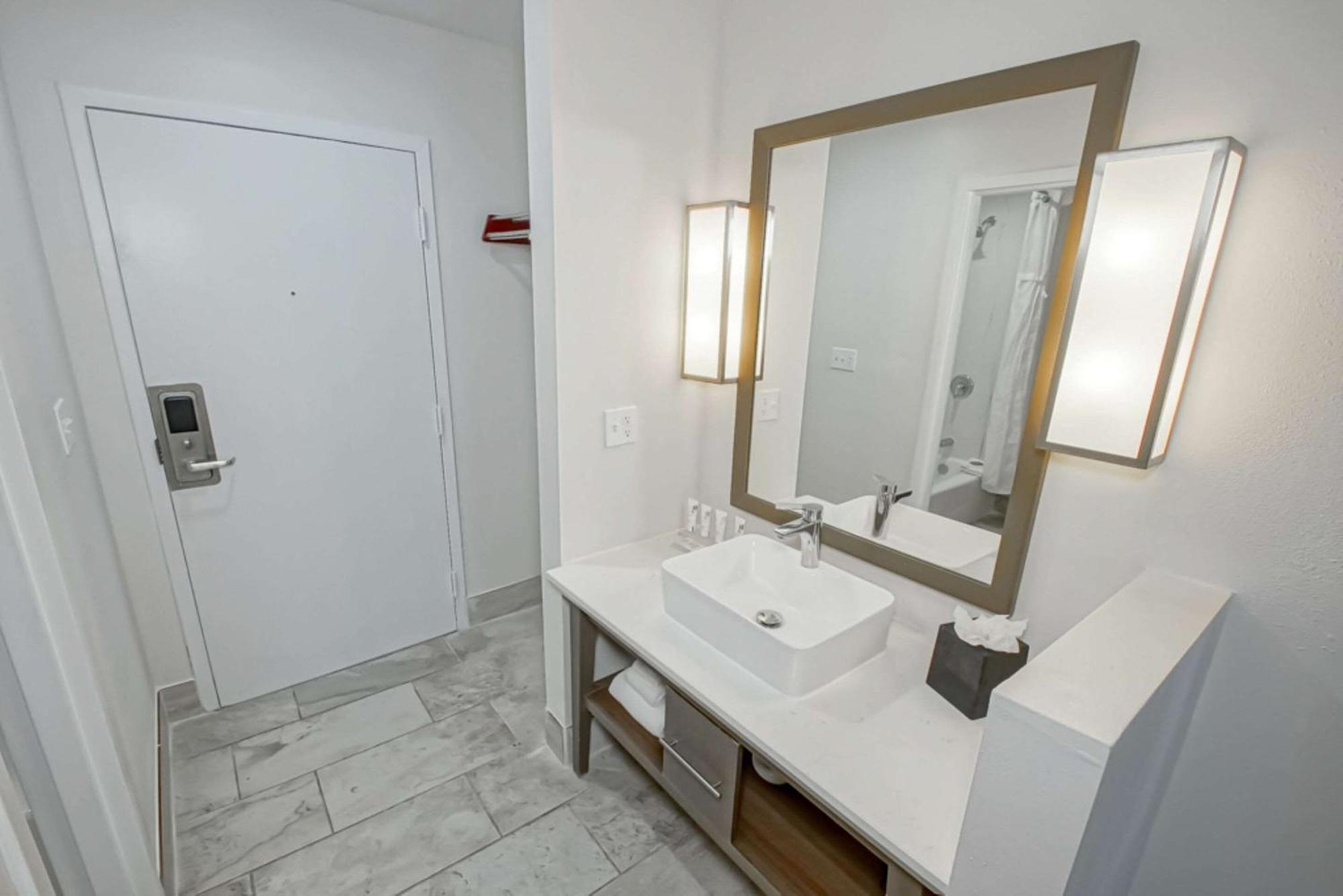 Hotel Country & By Radisson, I-10 East, La