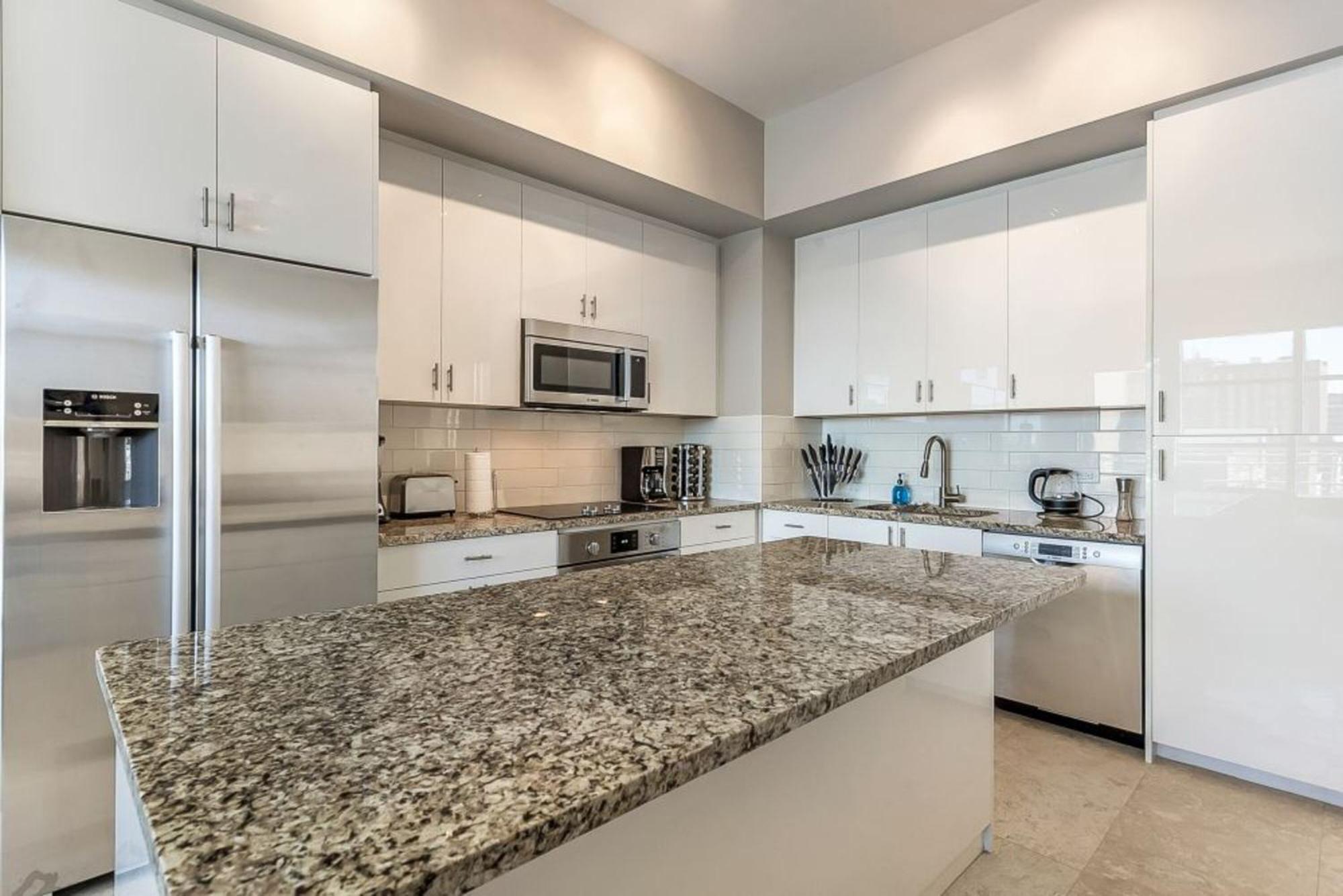 Upscale And Penthouses Close To Canal And Bourbon St