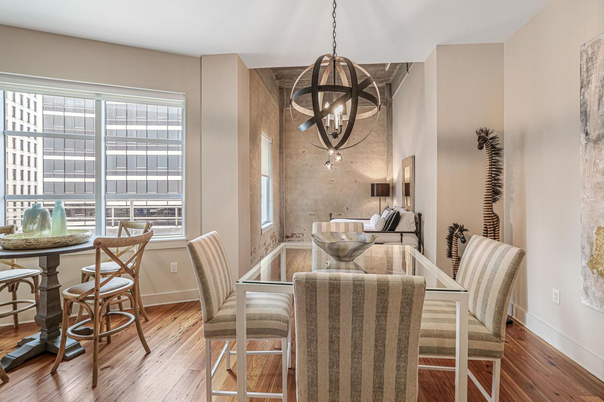 Upscale And Penthouses Close To Canal And Bourbon St Apartment