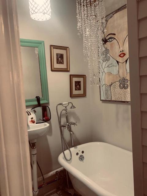 The Elisabeth House Canal St Dollhouse, 6 Bedroom Streetcar Sleeps 14!