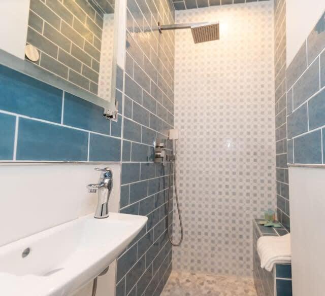 Amazing Modern 5 Bedroom Next To French Qt & Bourbon Bed & Breakfast New Orleans