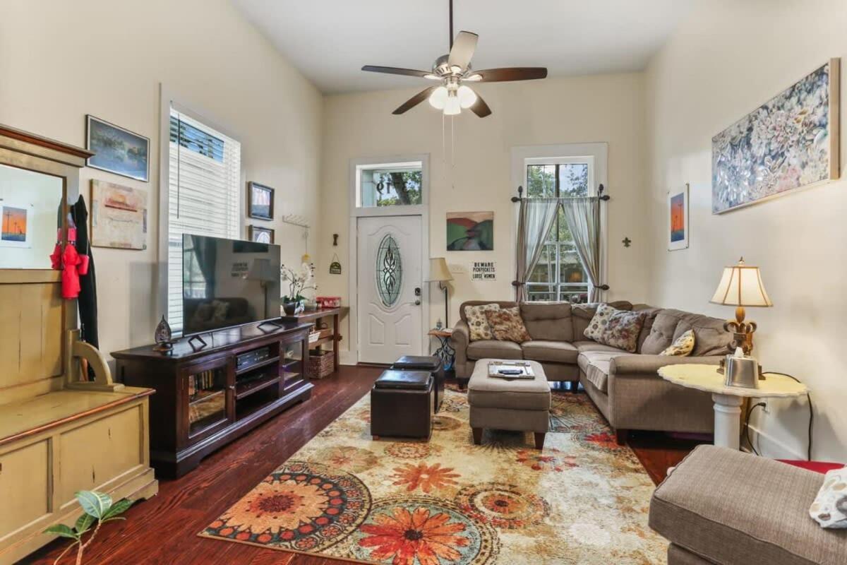 Holiday home Art Filled Sanctuary In The Heart Of Mid