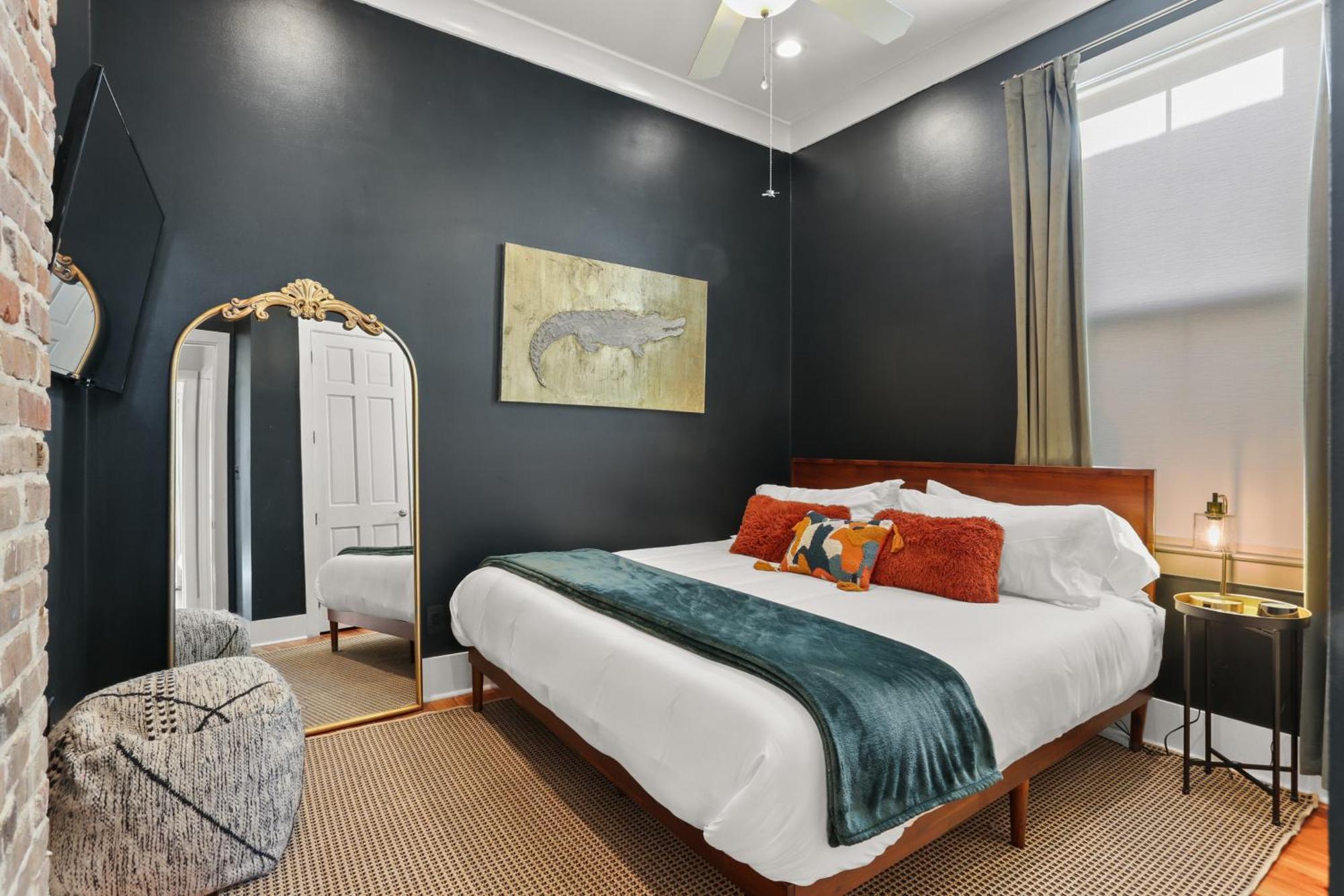 Holiday home Upscale 3 Bed 2 Bath Private In Uptown New Orleans! Close To Magazine Street, Universities, & French Quarter *