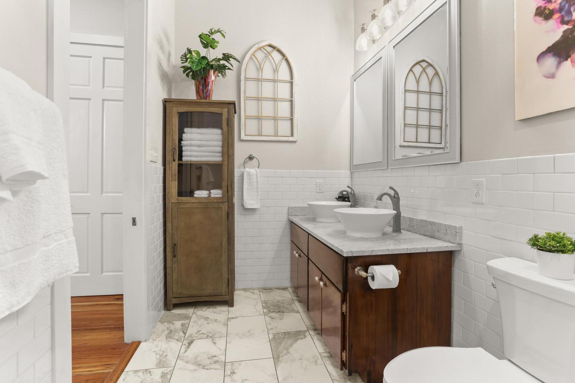 Upscale 3 Bed 2 Bath Private In Uptown New Orleans! Close To Magazine Street, Universities, & French Quarter