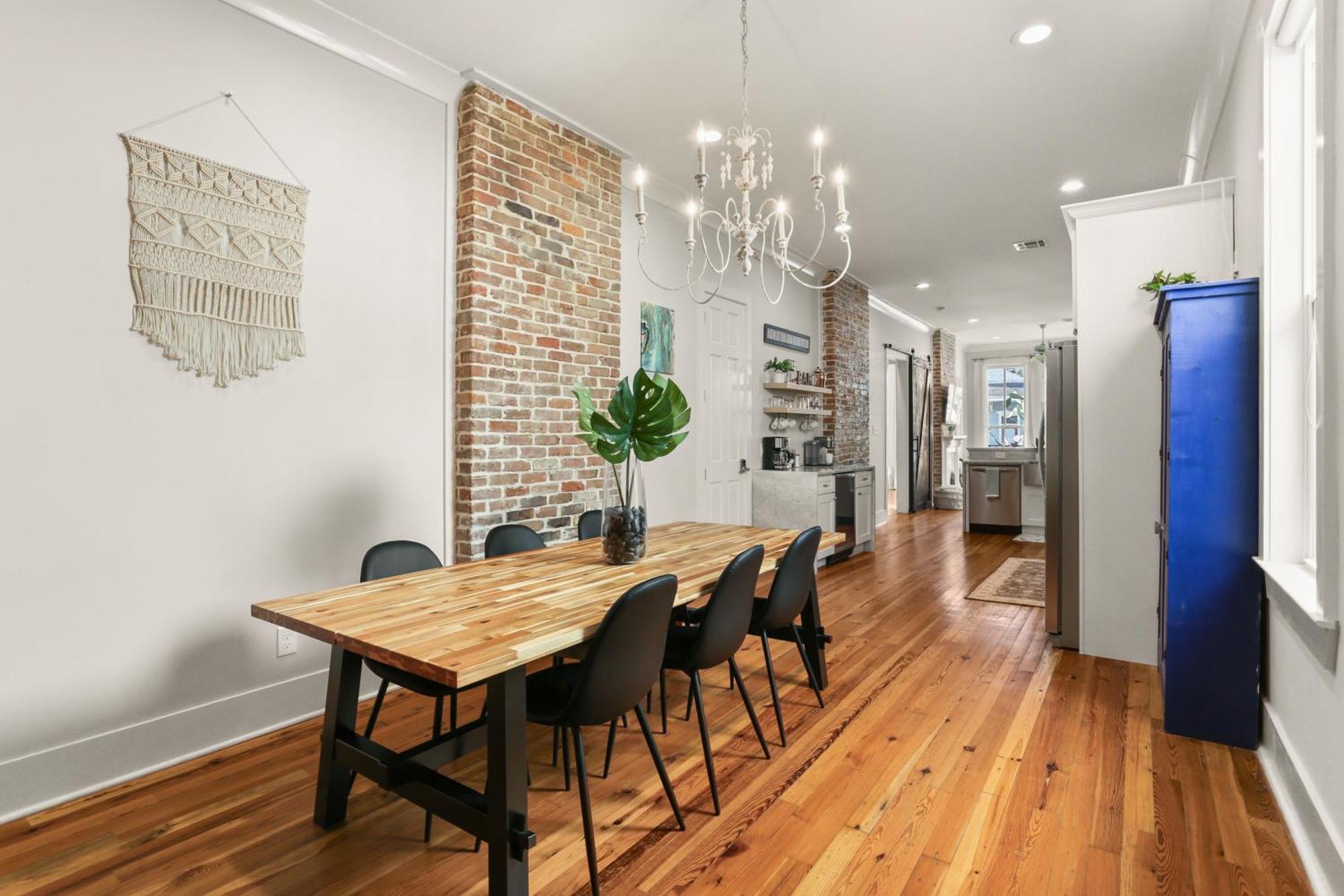 Upscale 3 Bed 2 Bath Private In Uptown New Orleans! Close To Magazine Street, Universities, & French Quarter Holiday home