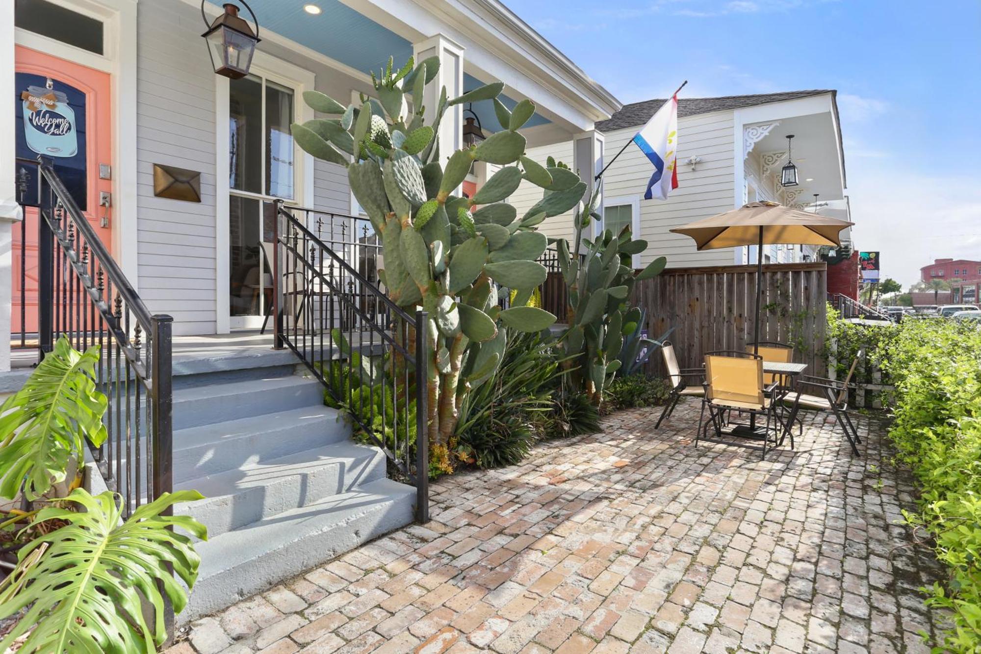 Upscale 3 Bed 2 Bath Private In Uptown New Orleans! Close To Magazine Street, Universities, & French Quarter Holiday home *