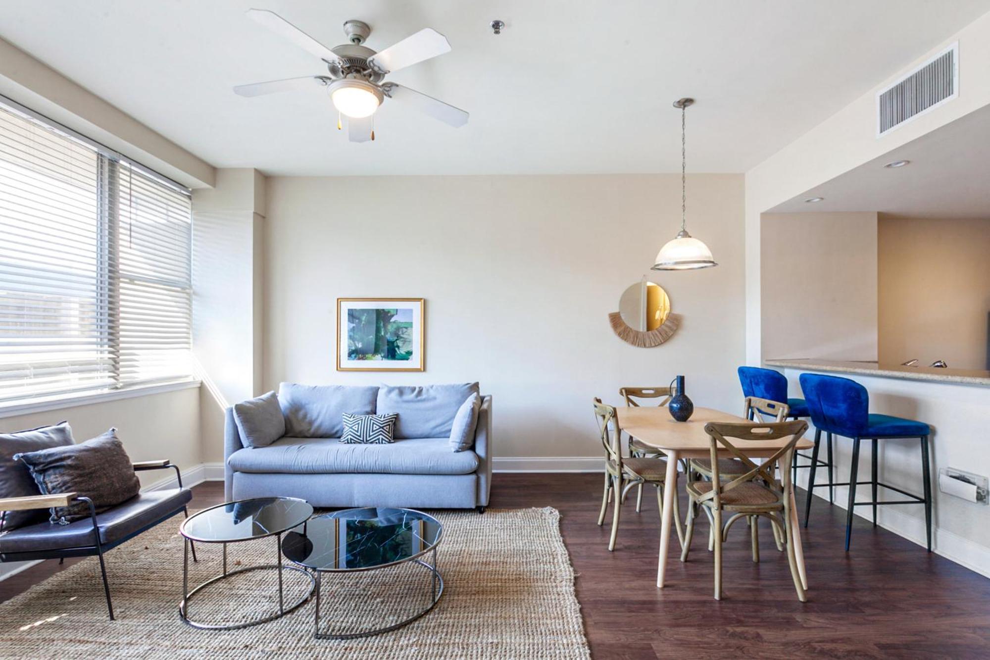 Spacious Modern Near French Quarter