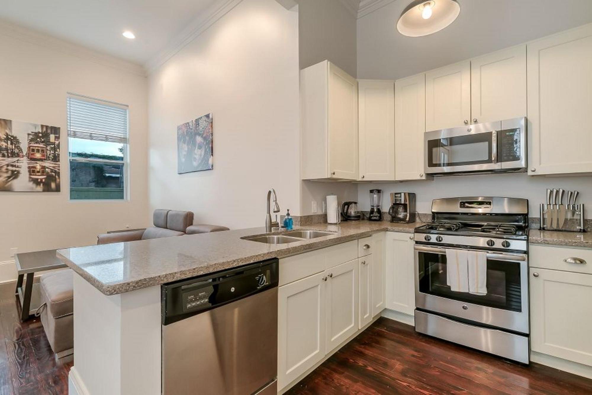 Fabulous With Views Apartment