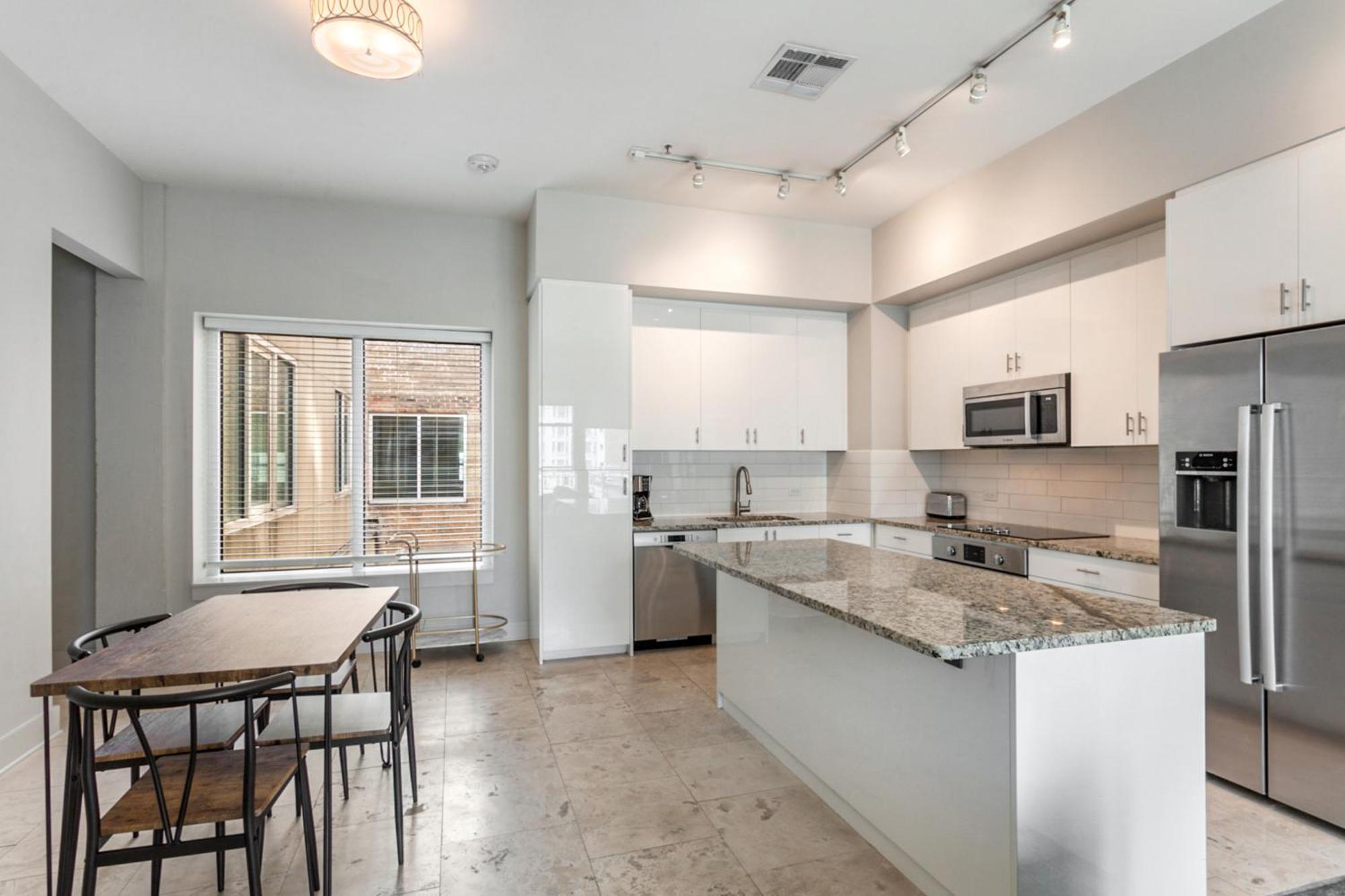 Upscale And Penthouses Close To Canal And Bourbon St Apartment