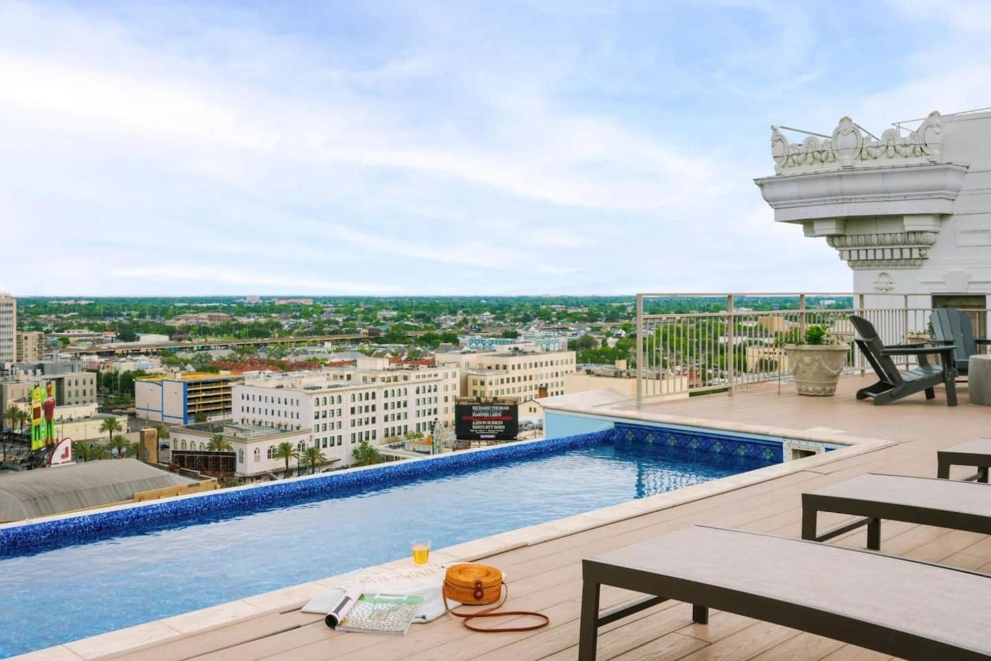 Stylish Nola At 925 Common St Apartment New Orleans
