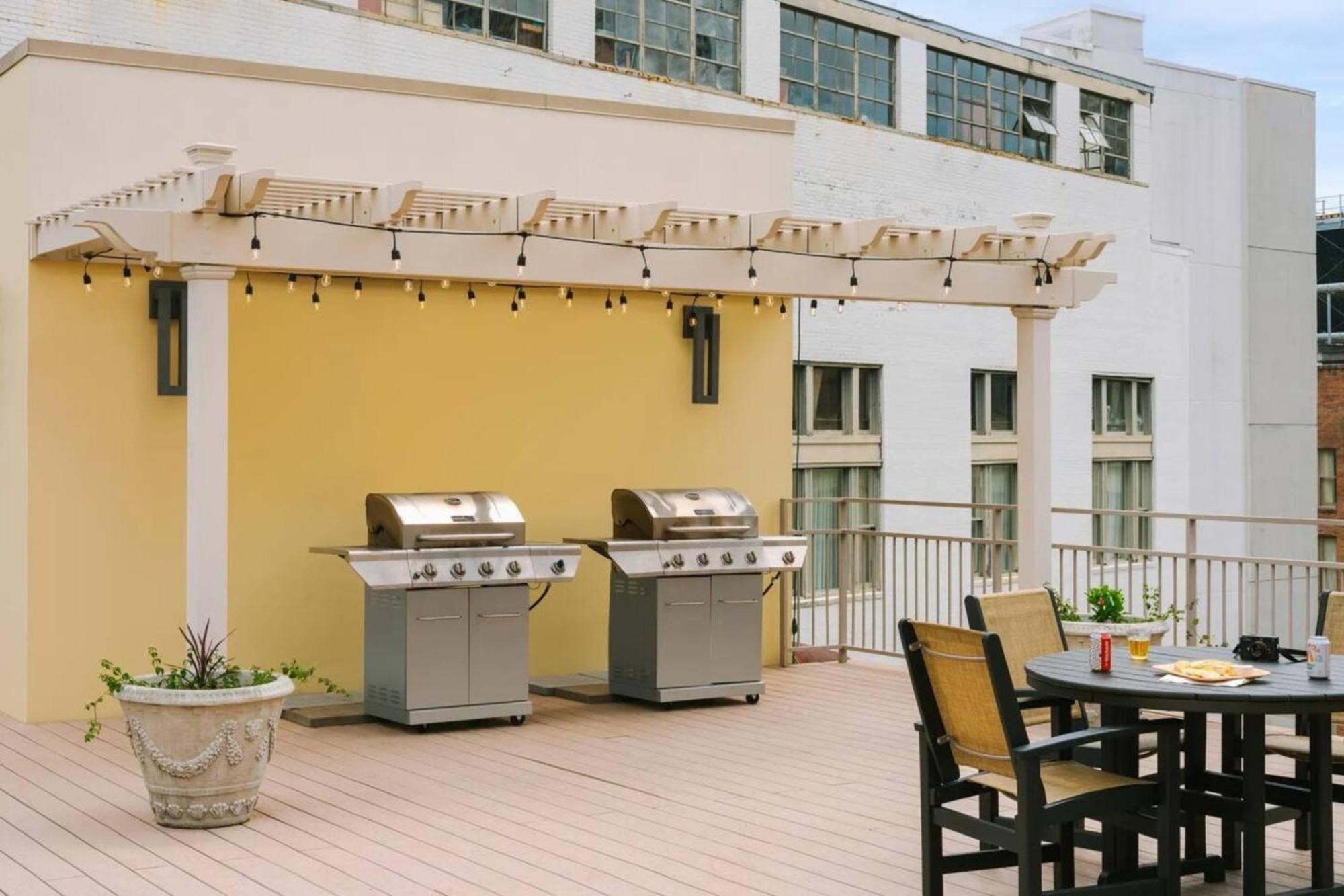 Stylish Nola At 925 Common St Apartment New Orleans