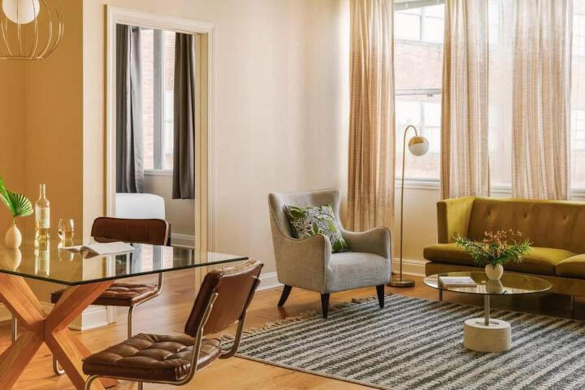 Apartment Stylish Nola At 925 Common St