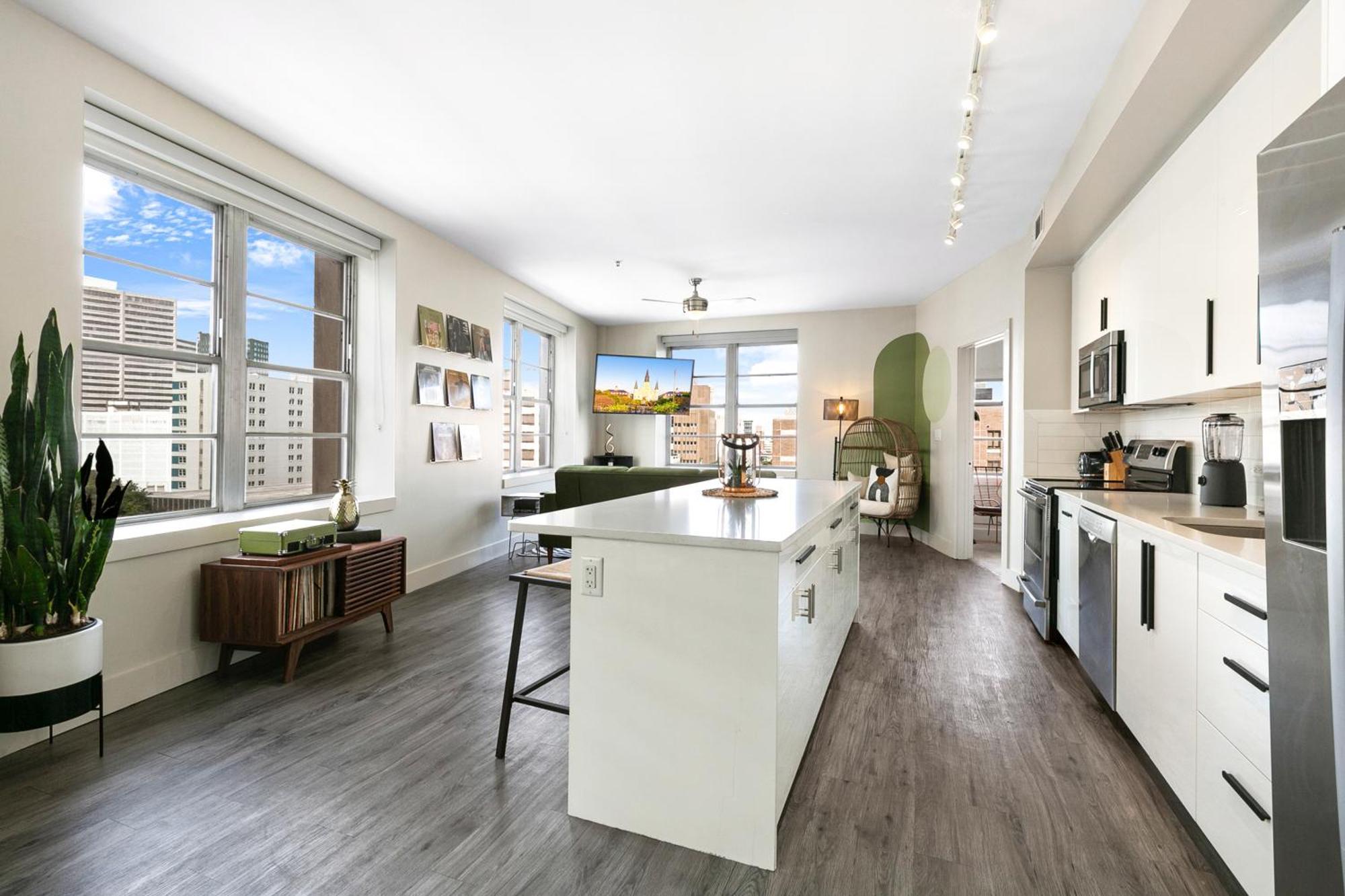 Apartment 2br Spacious Downtown New Orleans