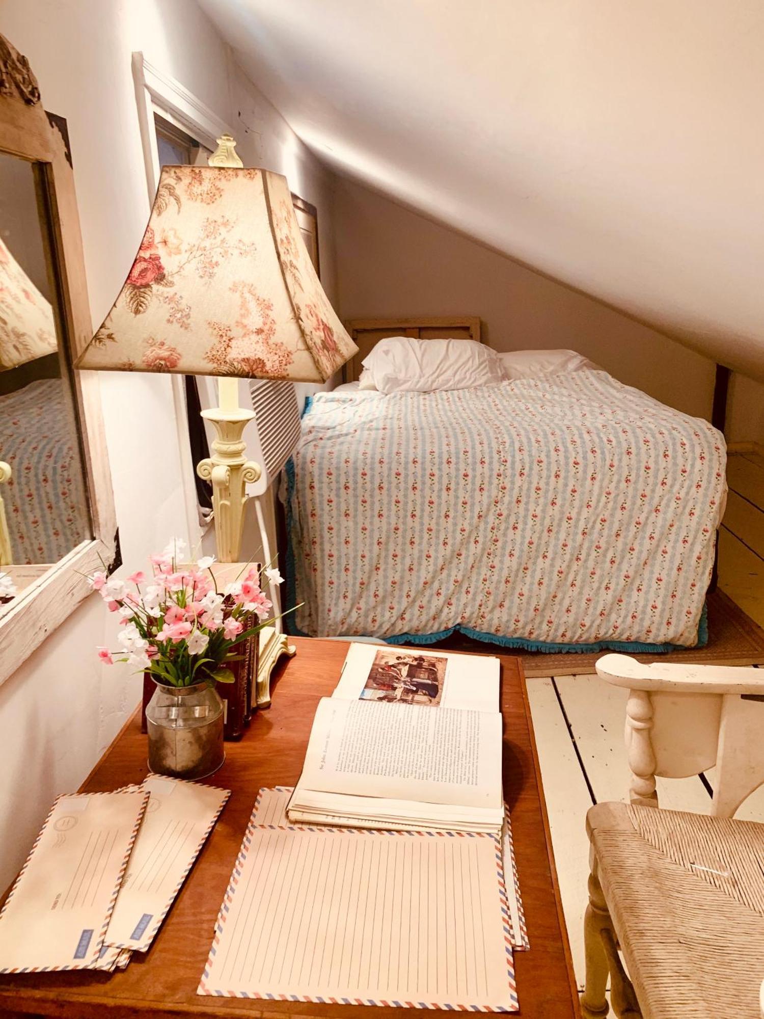 The Elisabeth House Canal St Dollhouse, 6 Bedroom Streetcar Sleeps 14! Holiday home