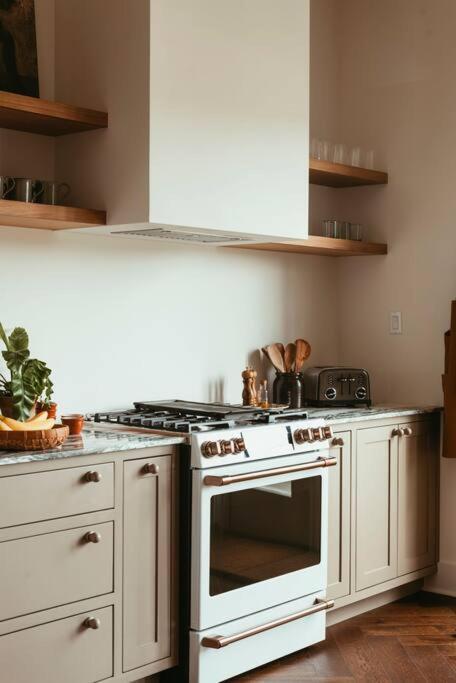 Thalia 5bd Townhome With Pool Walk To Superdome Holiday home New Orleans