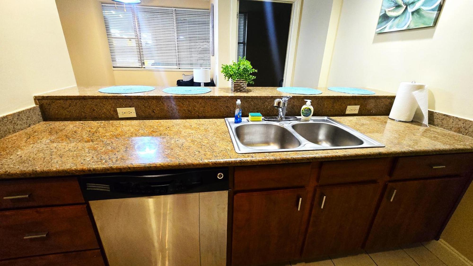 Apartment Legacy Steps From The French Quarter Superdome Casino Bourbon St With Gym & Pool *