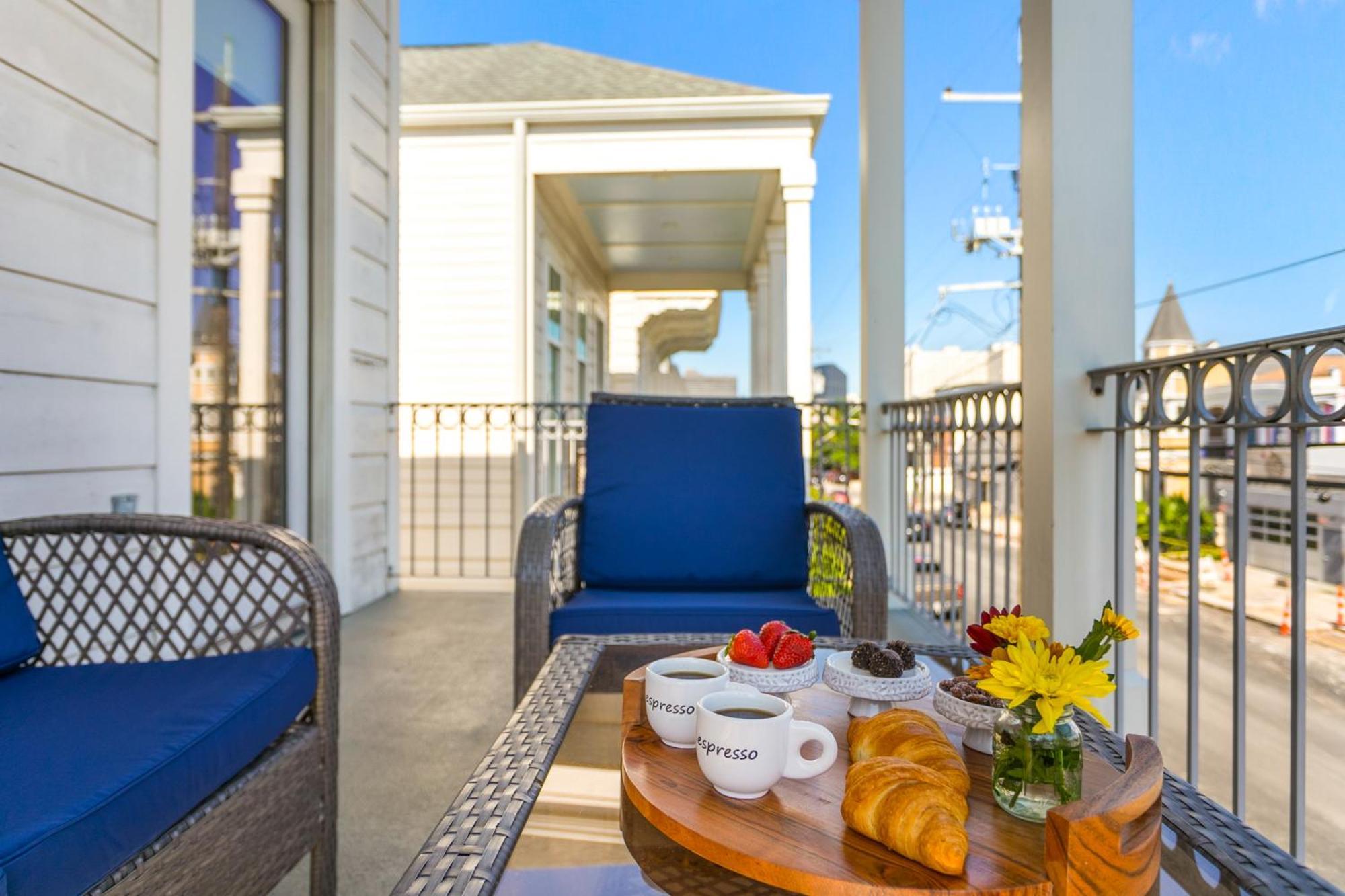 Fabulous With Views Apartment