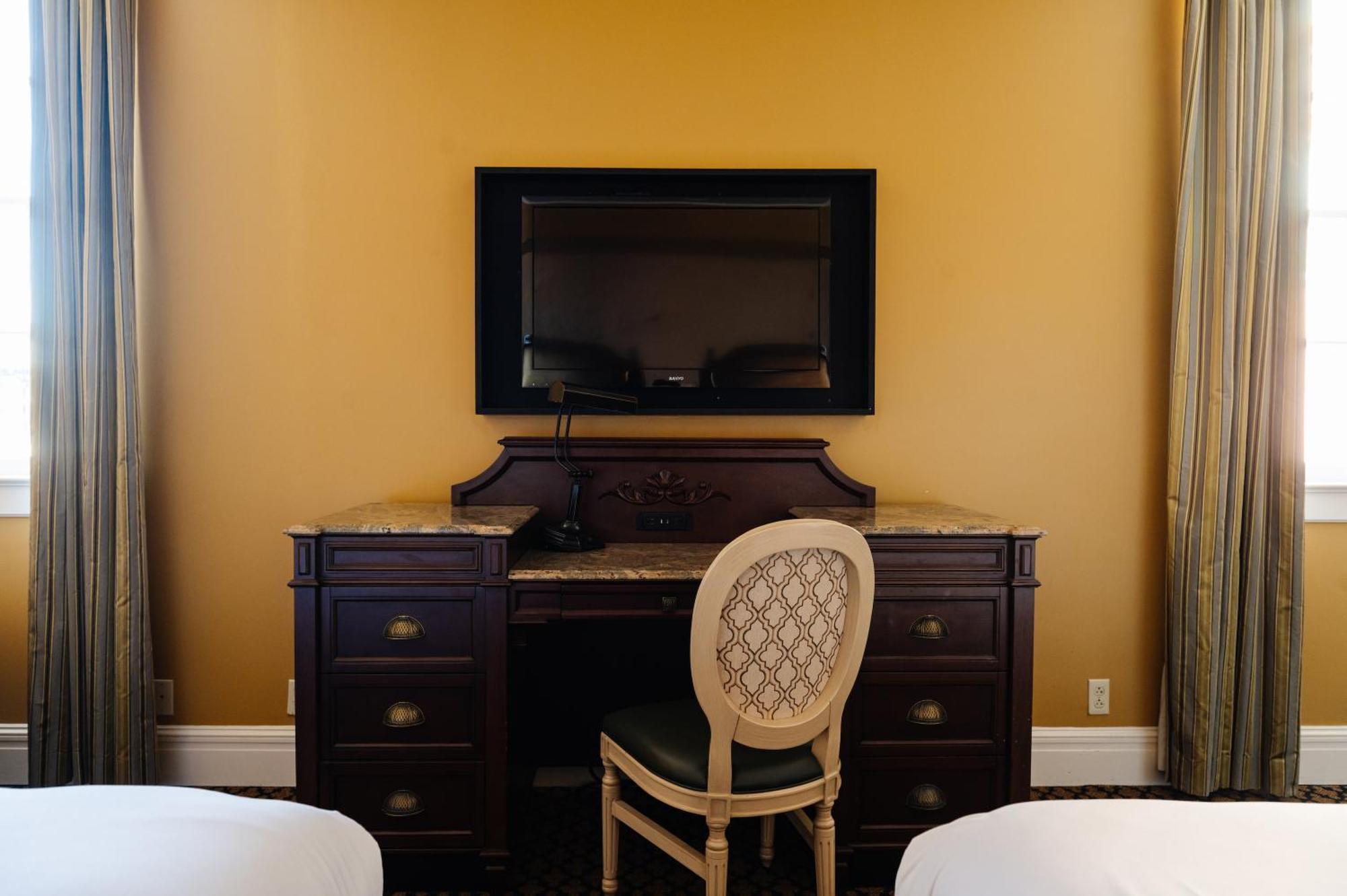 The Lafayette By Kasa Hotel New Orleans