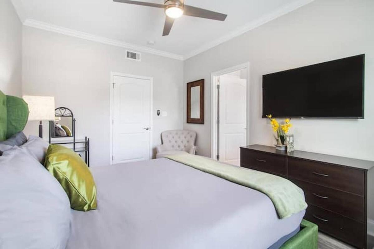 Holiday home Vibrant 5br Close To Street Car New Orleans