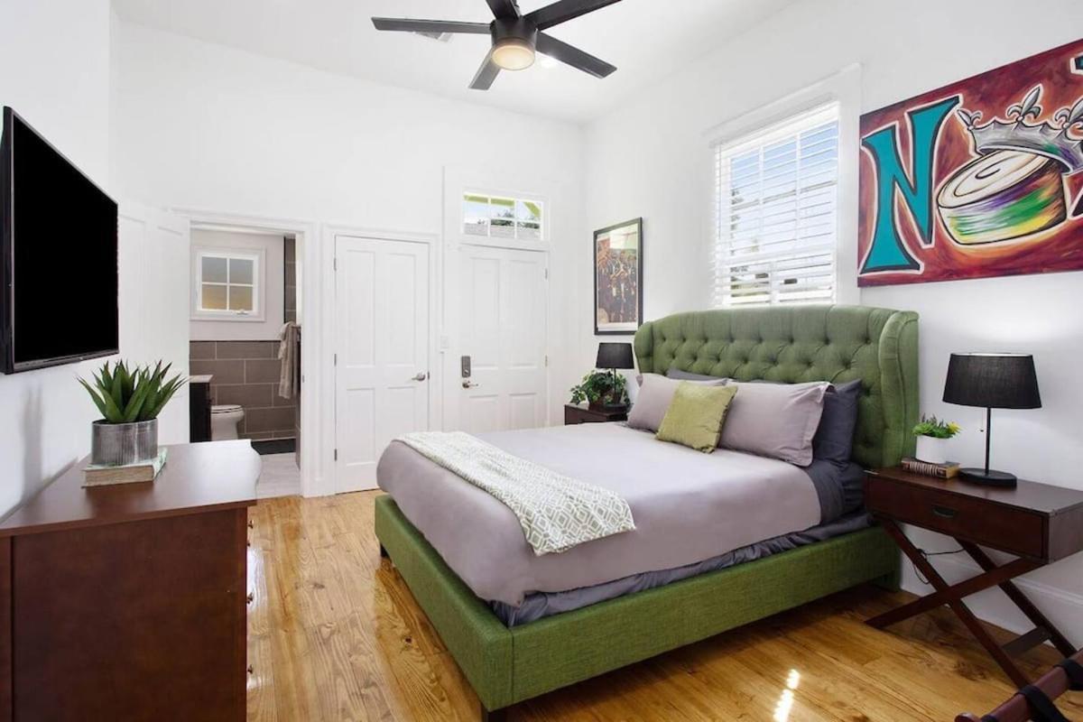 Lux Concierge Serviced Near French Quarter Holiday home *