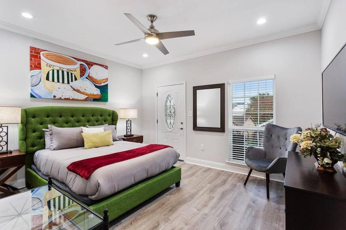 Colorful 5 Bedroom Near Superdome Holiday home *