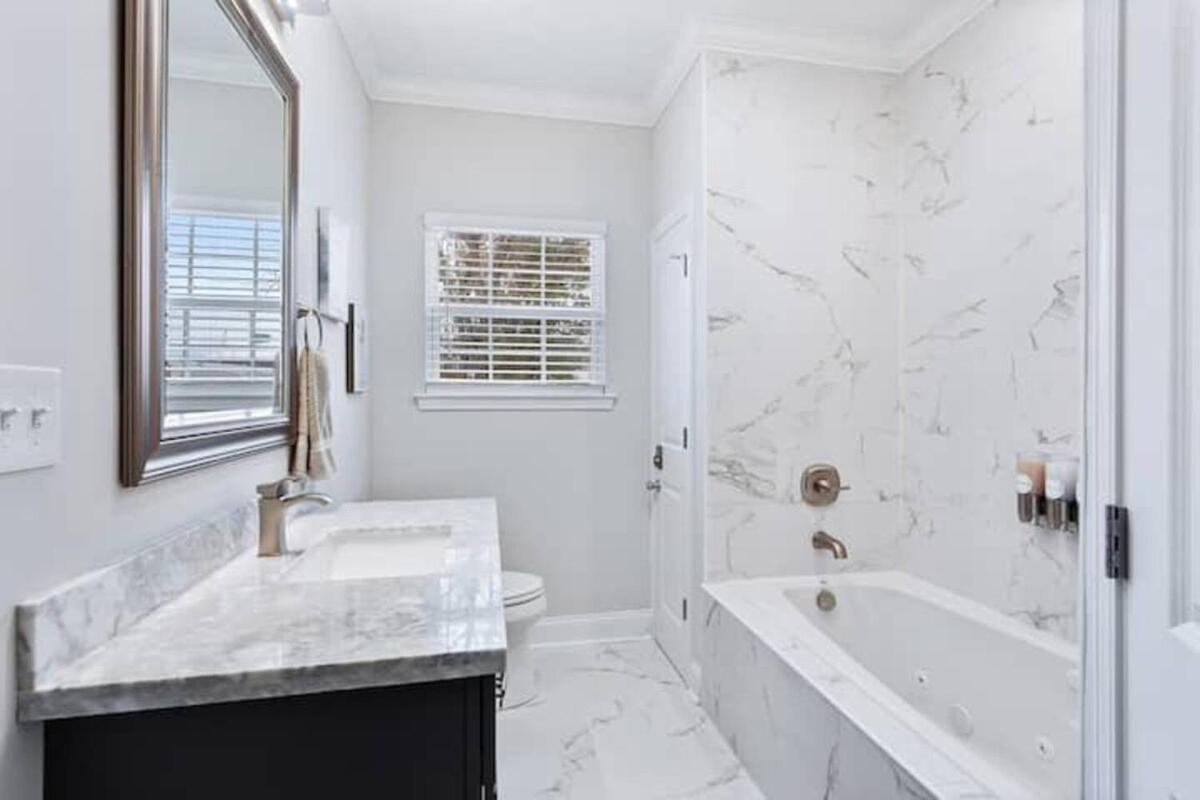 Chic 5 Bedroom Near French Quarter * New Orleans