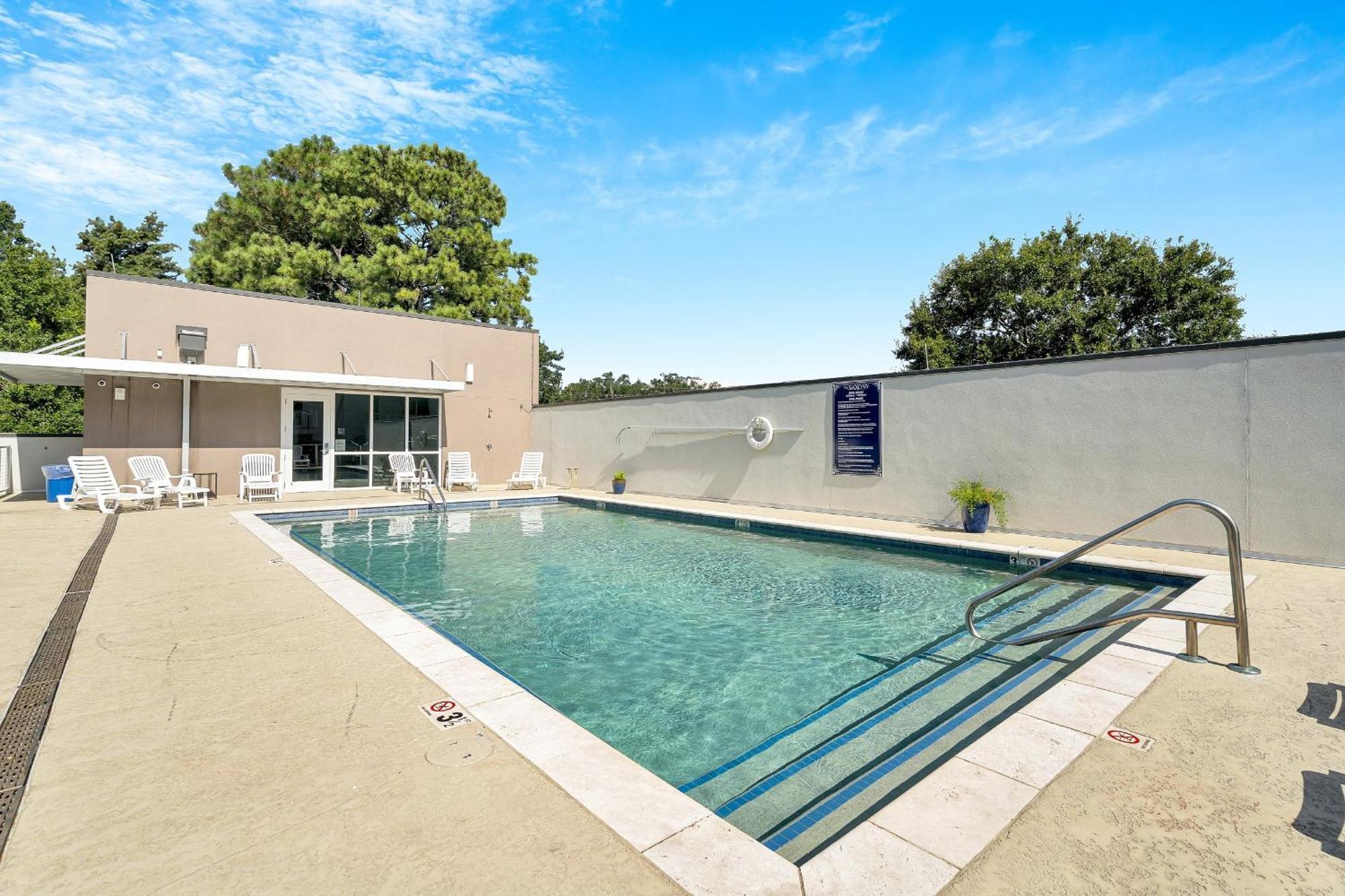 Bohemian Bywater Hideaway 2br Wgym & Pool