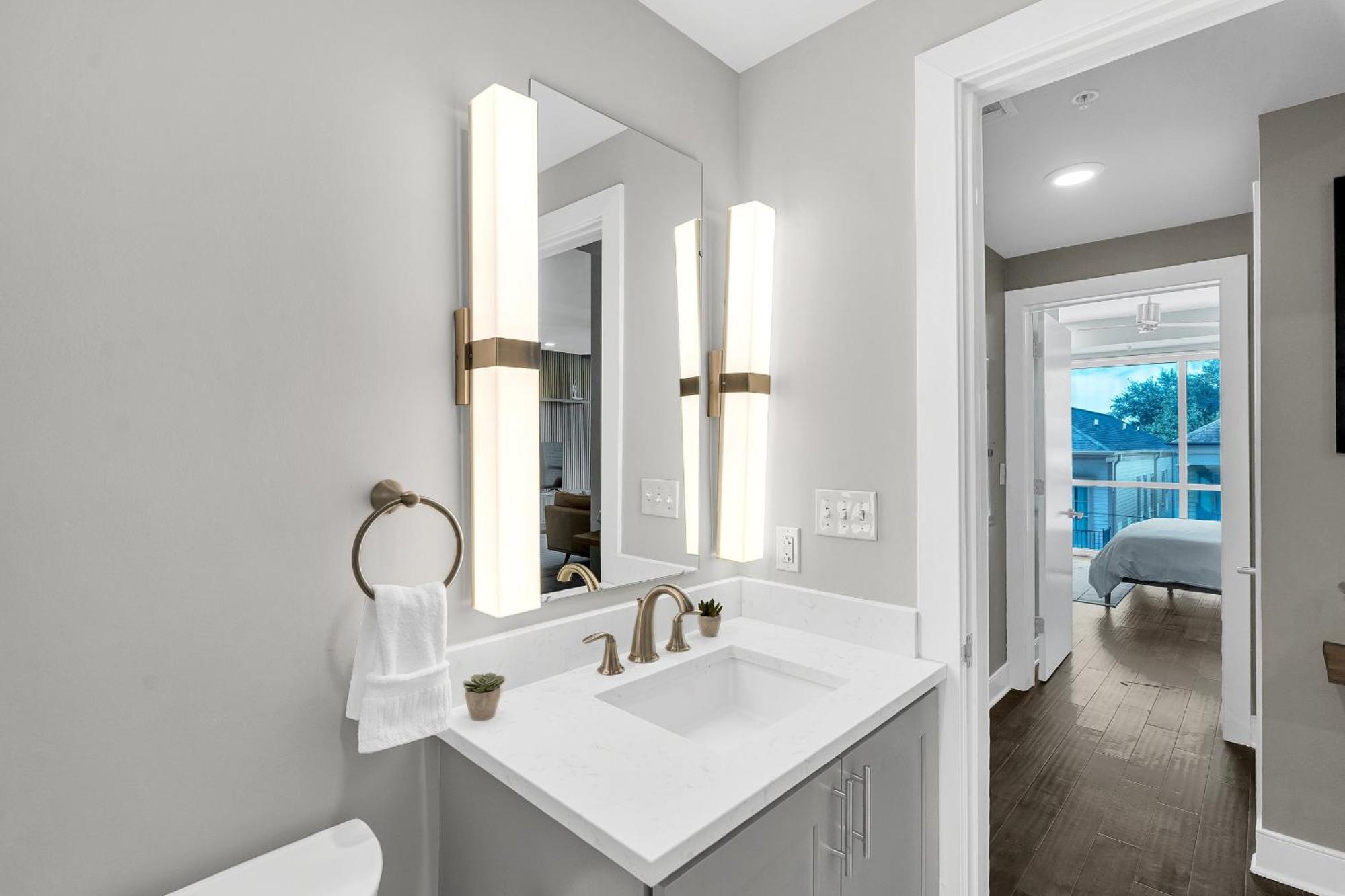 Bohemian Bywater Hideaway 2br Wgym & Pool * New Orleans