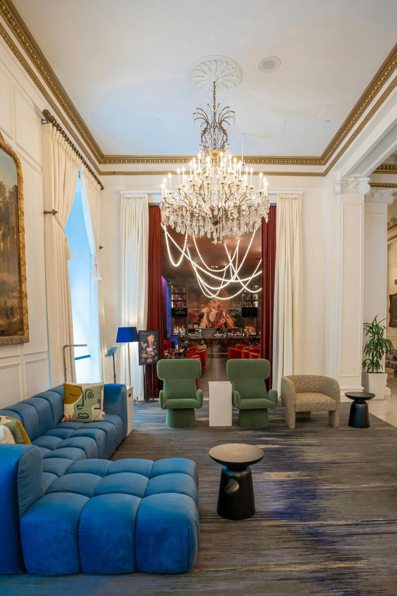 Hotel Le Pavillon, New Orleans, A Tribute Portfolio