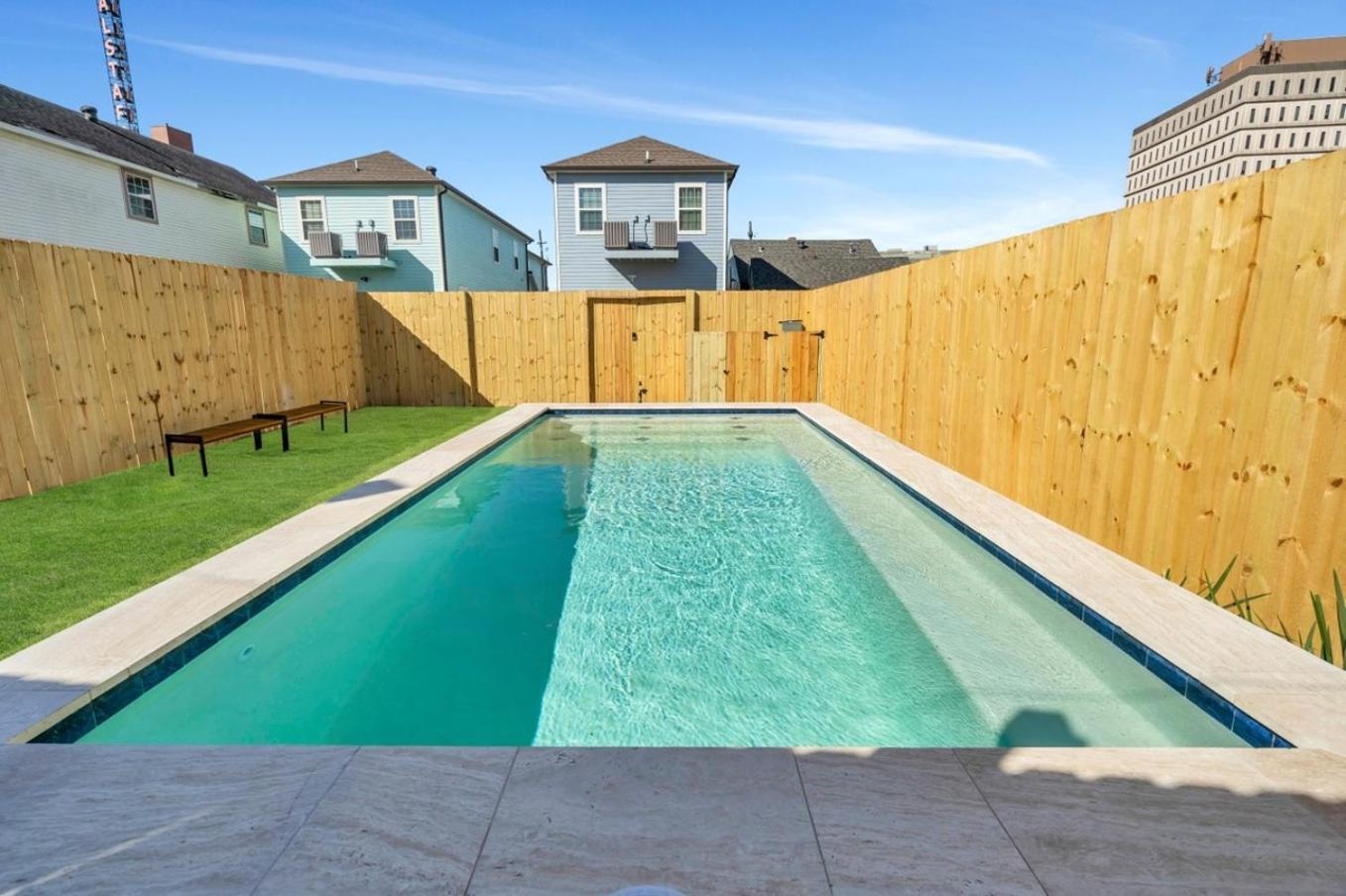 Holiday home Spacious 4br Mid-city With Pool & Balcony *