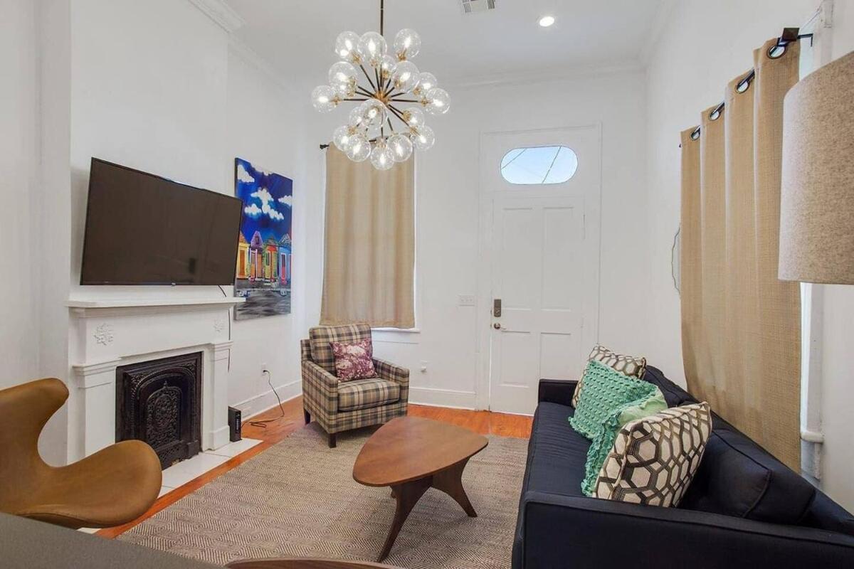Stylish Renovated Shotgun Near French Quarter Holiday home *