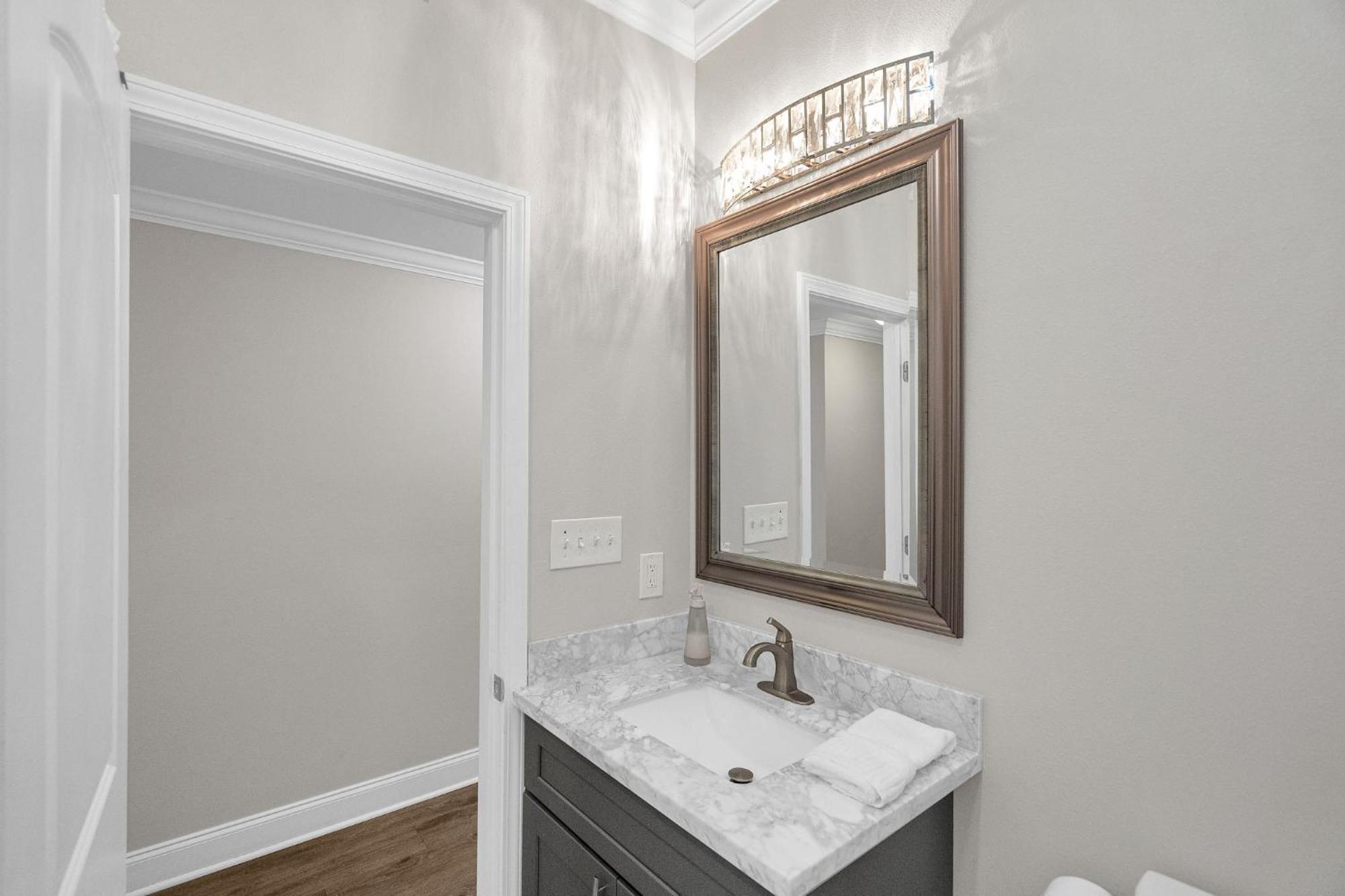 Modern 3Br Home Near Fq W Patio *
