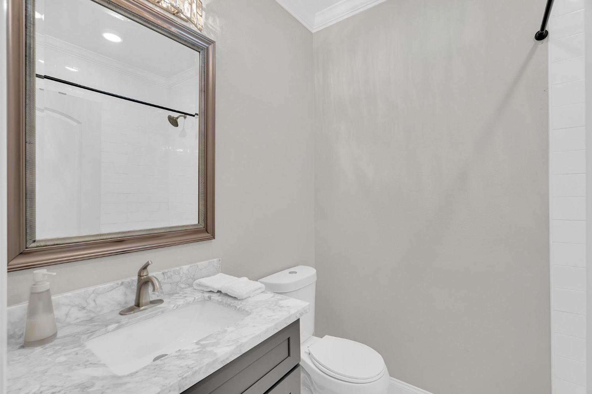 Modern 3Br Home Near Fq W Patio Holiday home