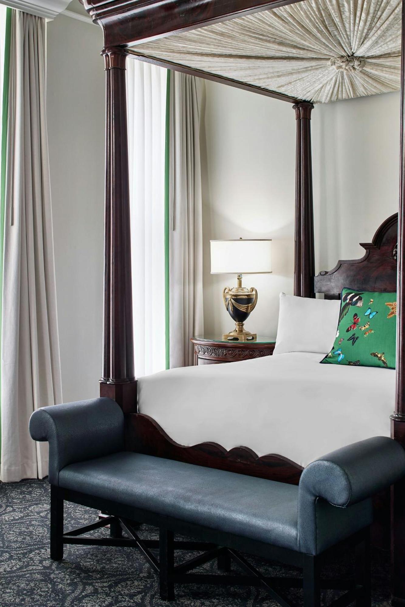 Le Pavillon, New Orleans, A Tribute Portfolio