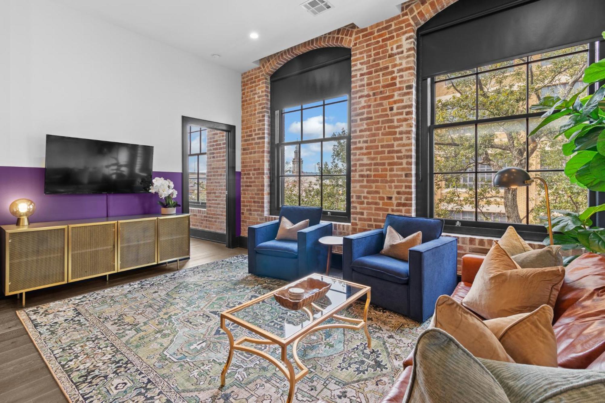 Downtown 2br Queen Sleeper Sofa Near Superdome And Parade Route