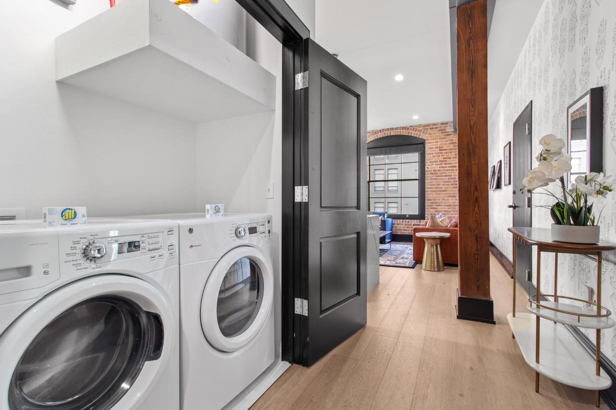 Hotel Near French Quarter - Stylish With Rooftop Amenities *