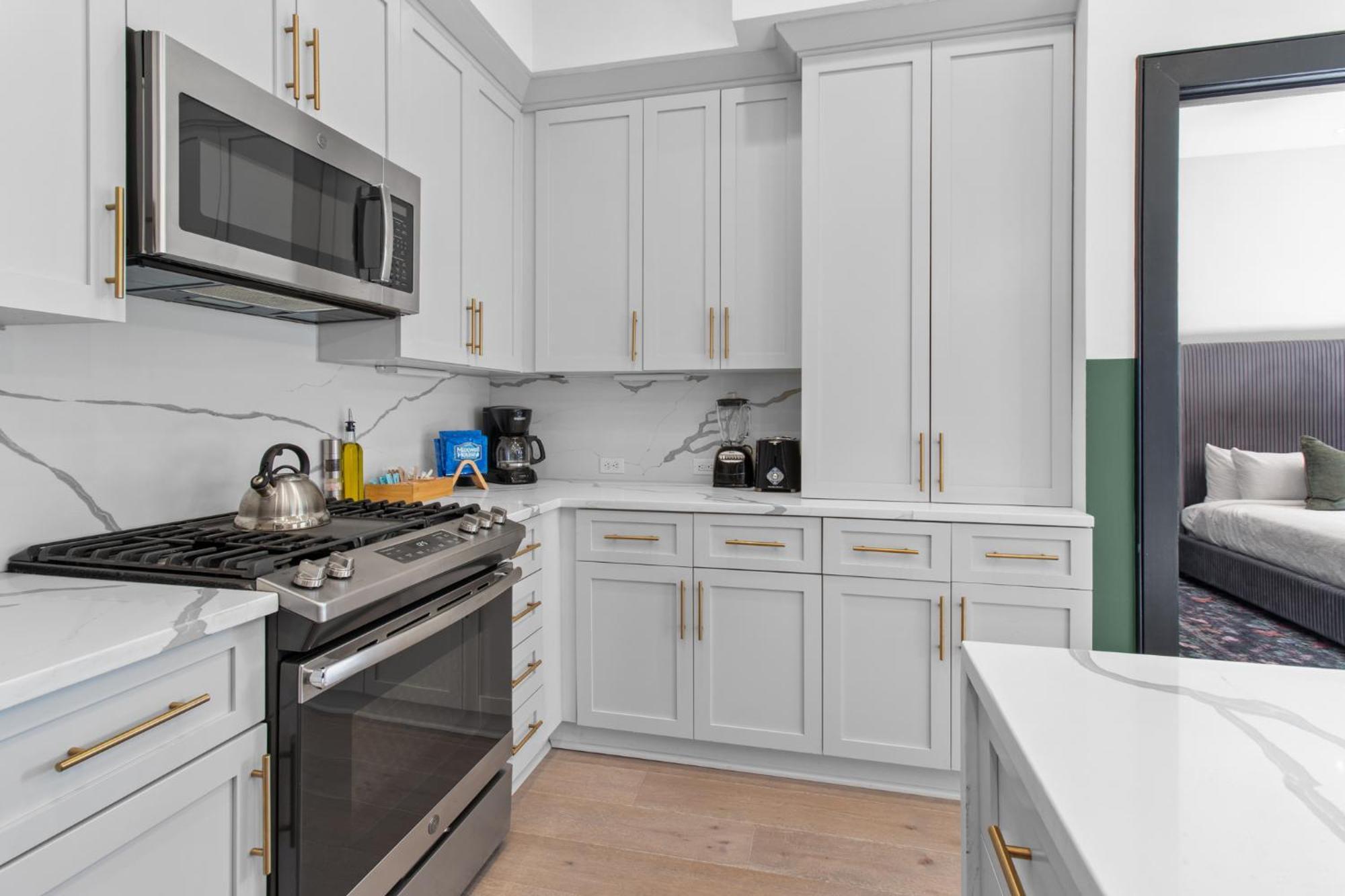 Near French Quarter - Stylish With Rooftop Amenities Hotel