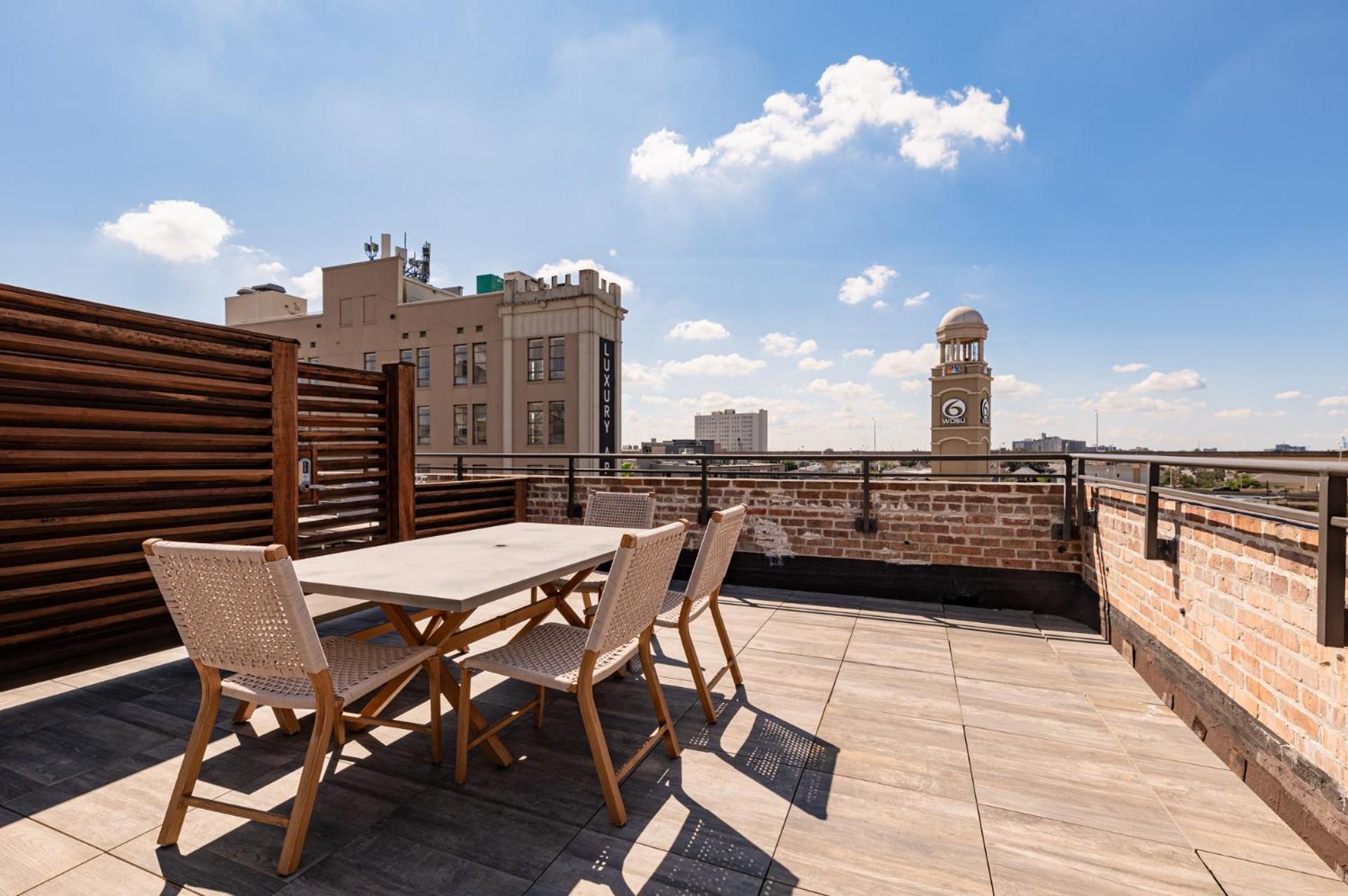 Downtown Close To Superdome With Rooftop Pool Gym Hotel *