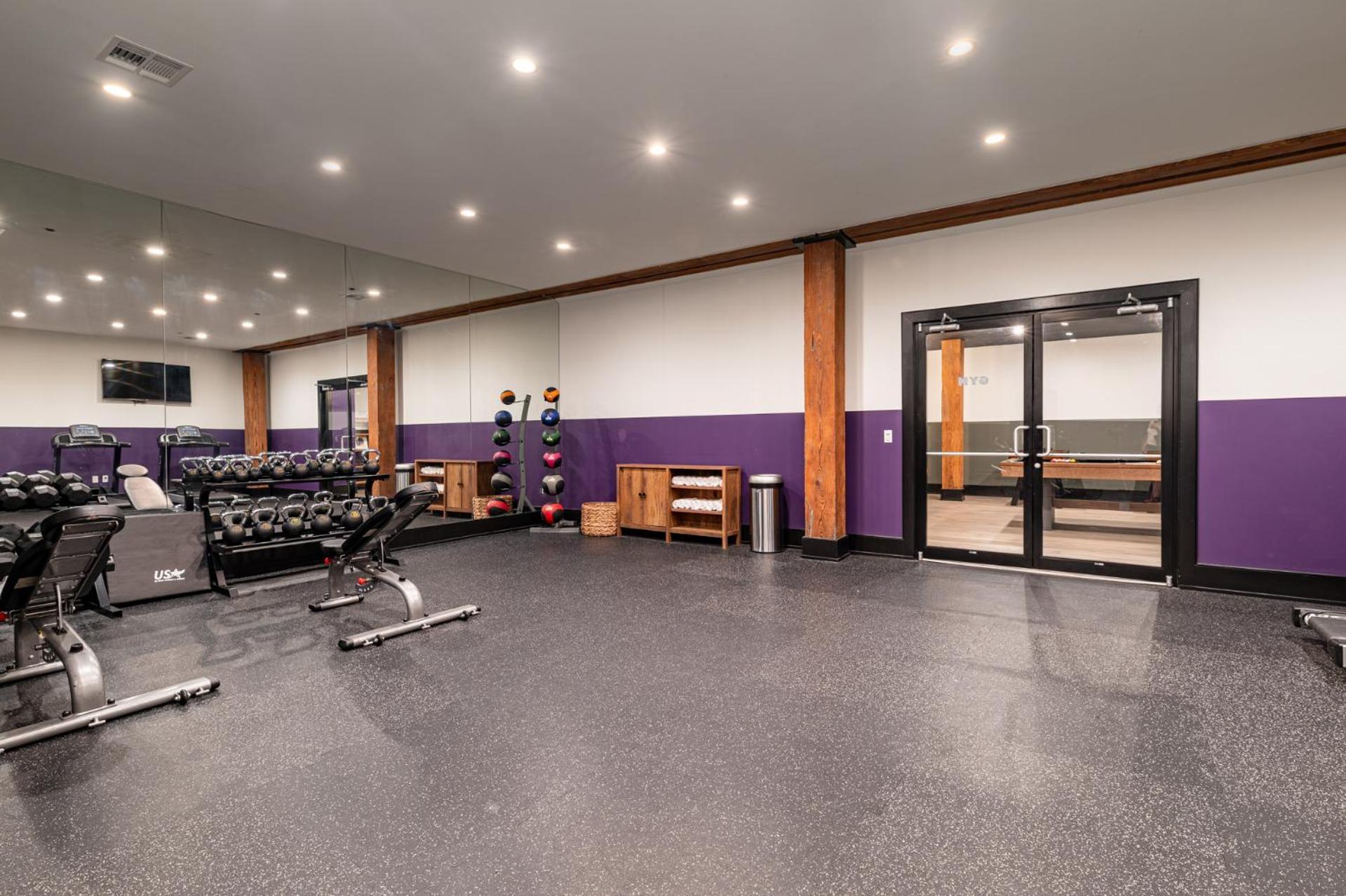 Downtown Close To Superdome With Rooftop Pool Gym *