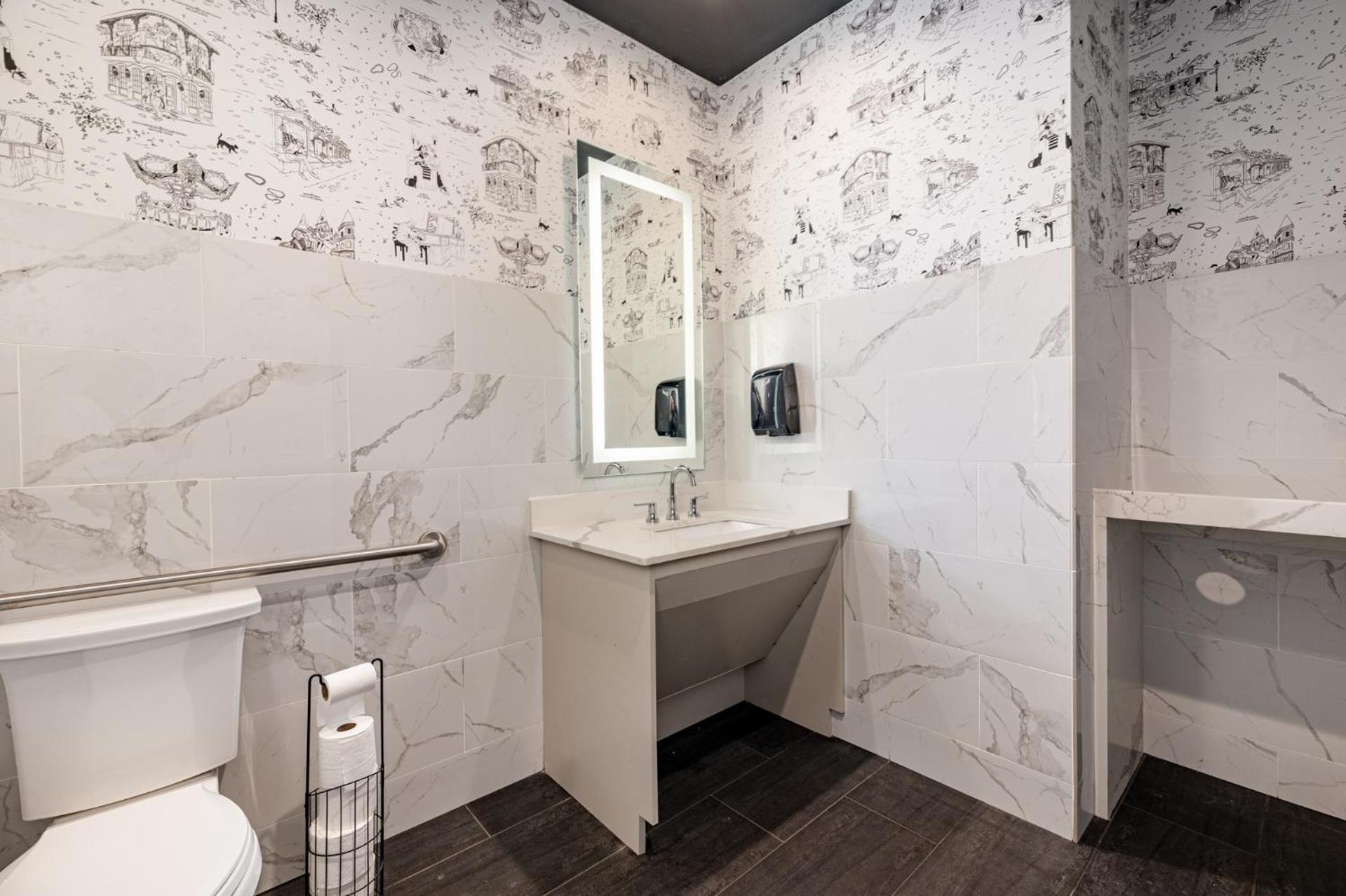 Exposed Bricks Cypress Beams - Luxury Near French Quarter New Orleans