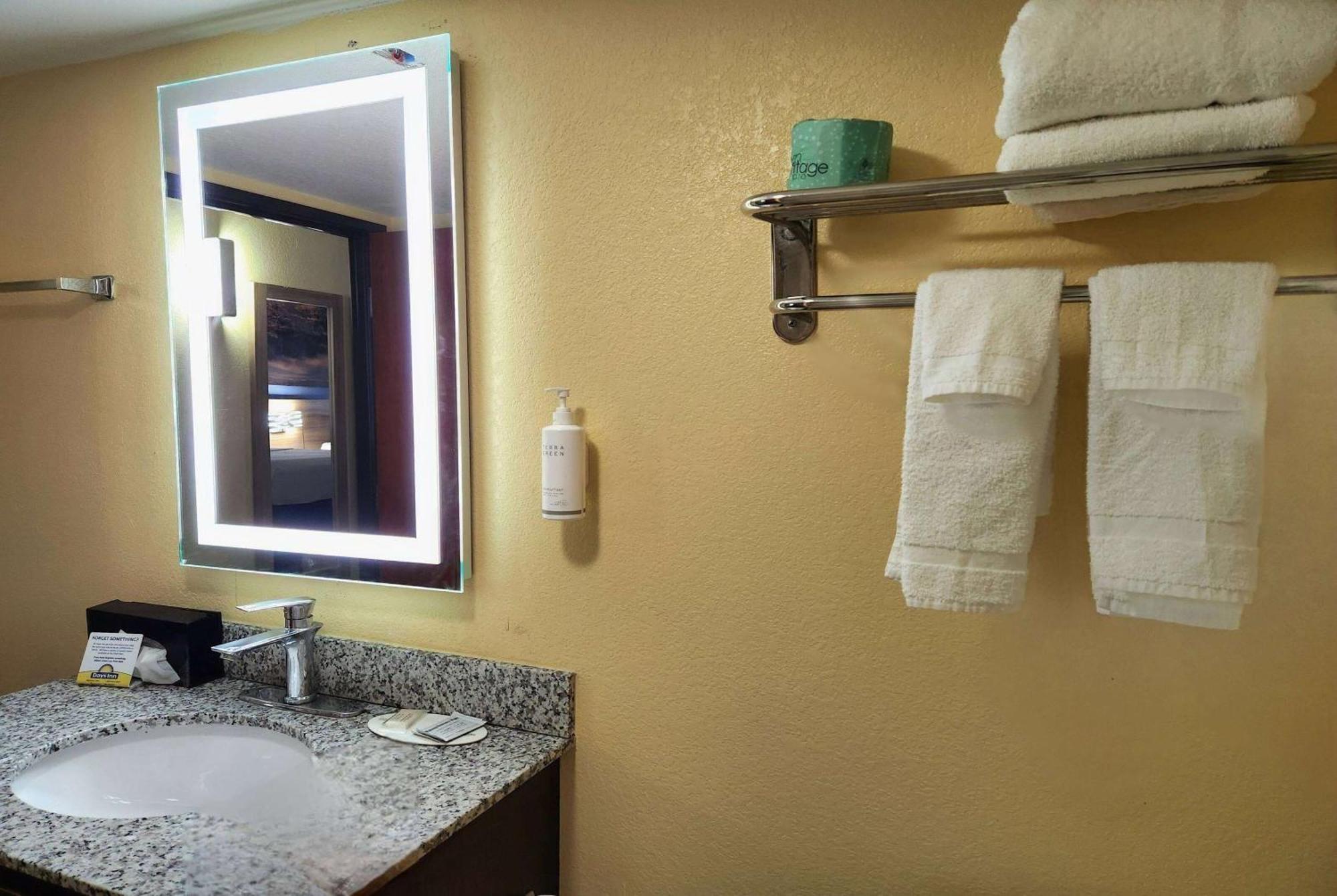 Hotel Days By Wyndham Pontchartrain 3*