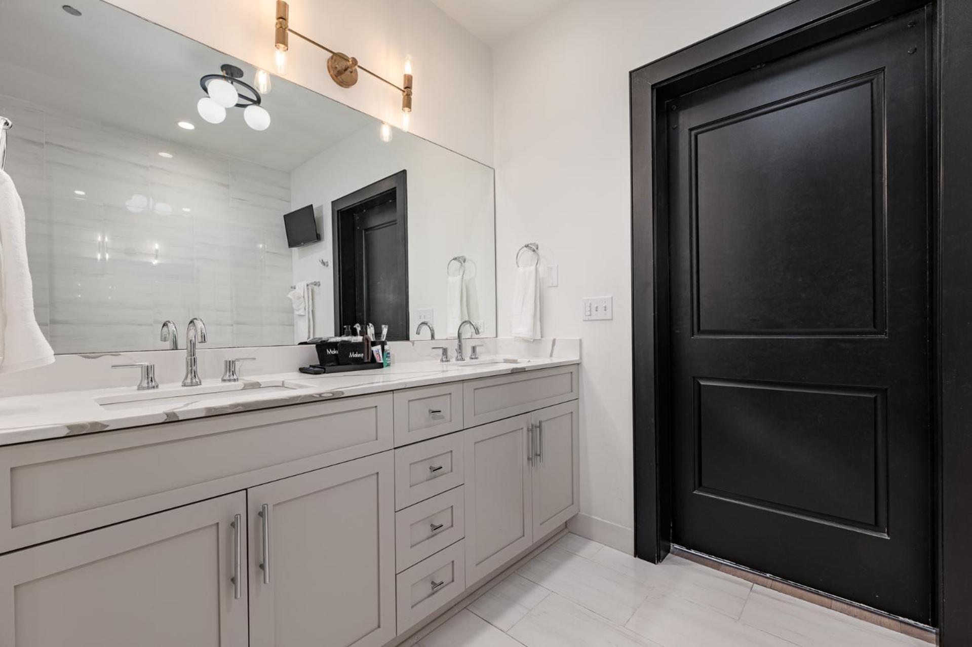 888 Baronne * New Orleans