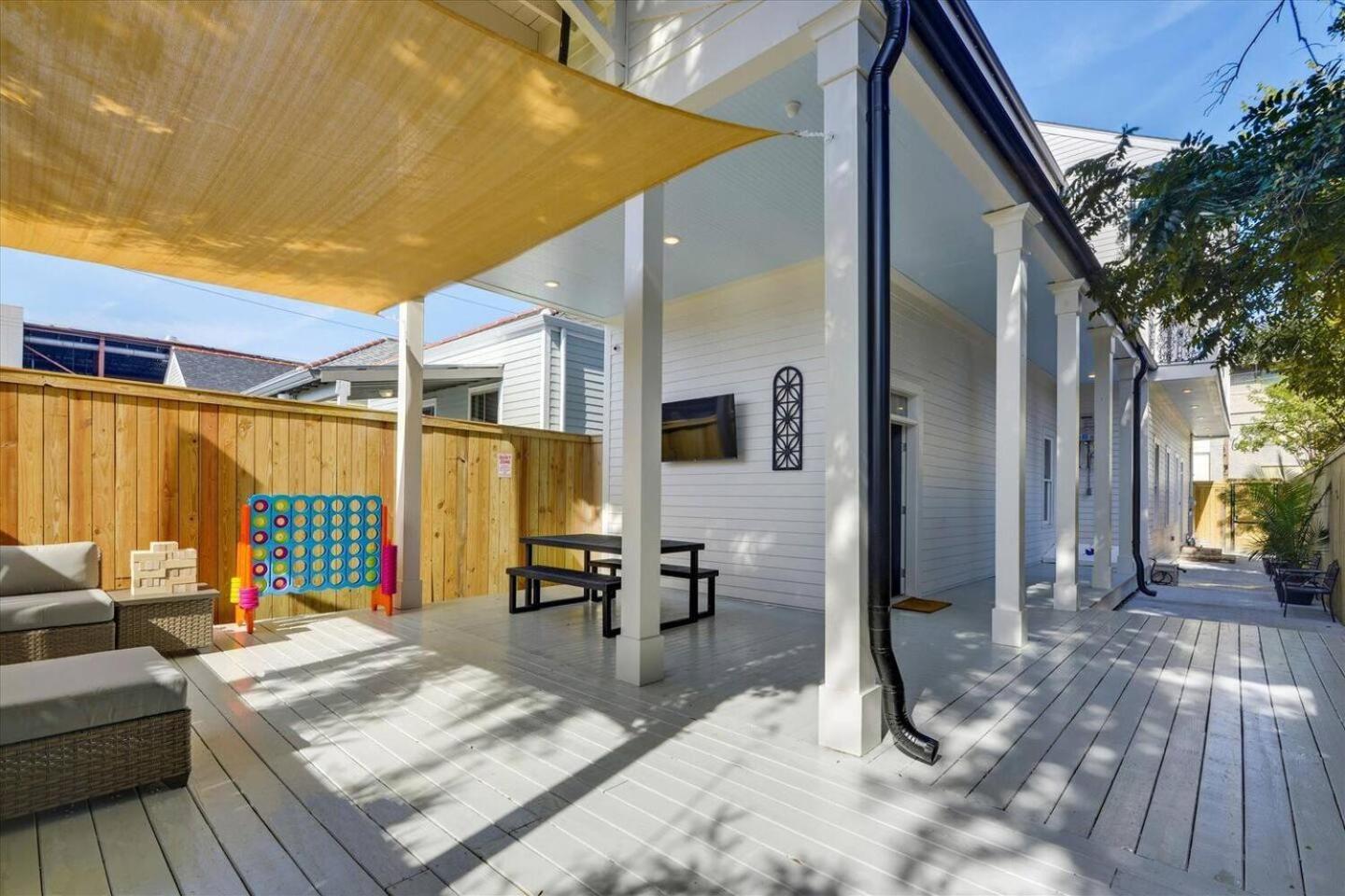 3br Treme Getaway Wcourtyard, Bbq &gated Privacy