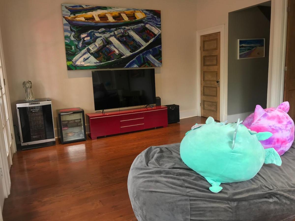 Eclectically Furnished In The Heart Of Nola