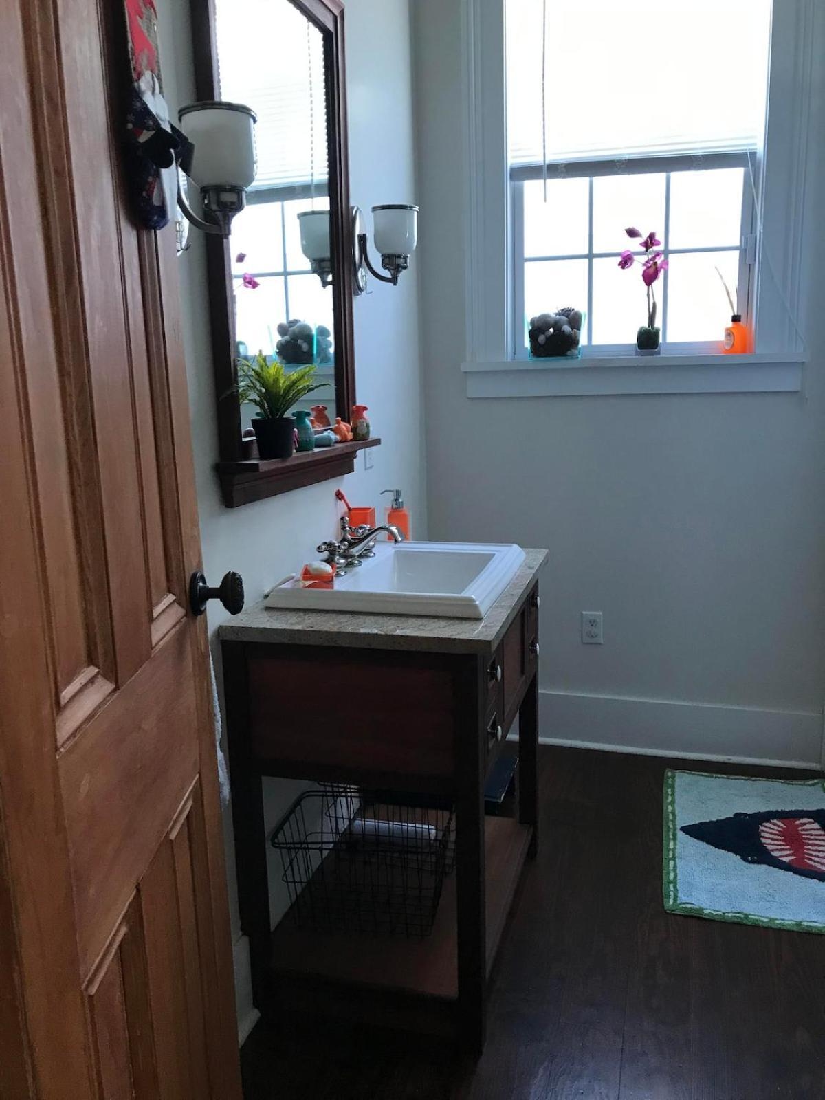 Eclectically Furnished In The Heart Of Nola *
