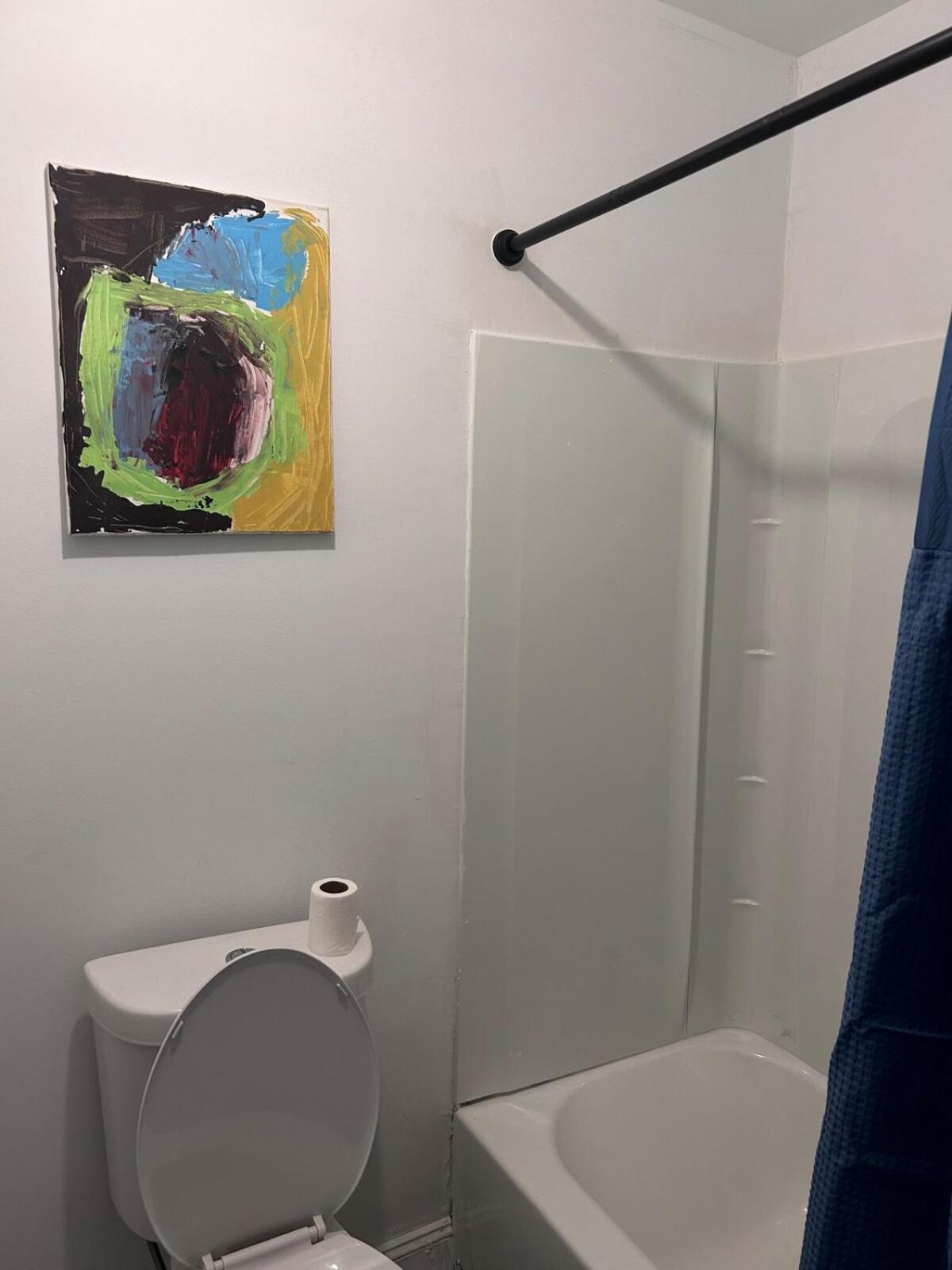 Cozy 10 Min From Everywhere In Apartment