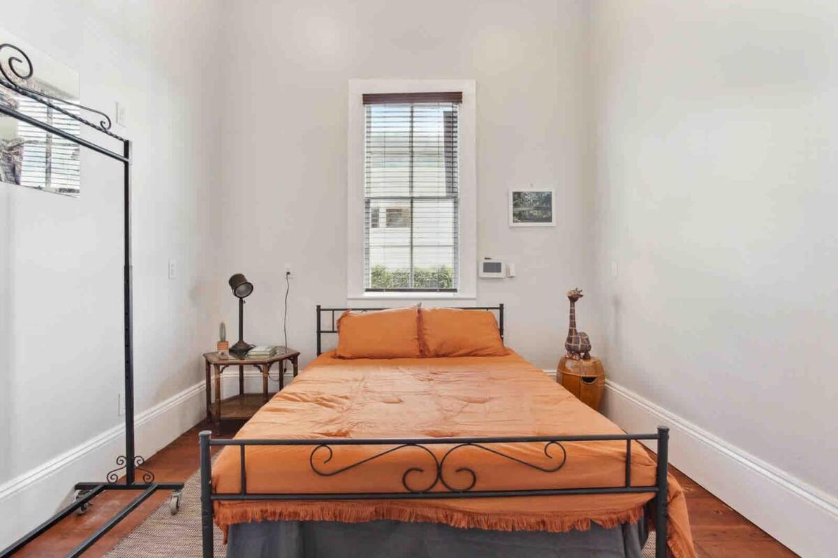 Funky Historic In Heart Of The Action Holiday home *